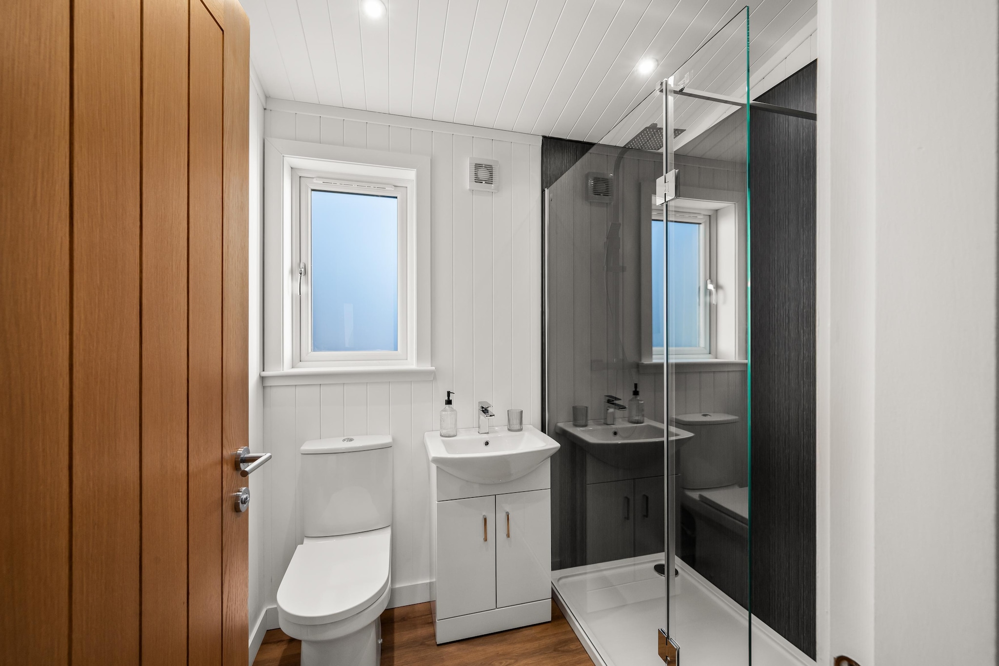 PADDOCK  JUNIOR 2 BED CHALET-Bathroom