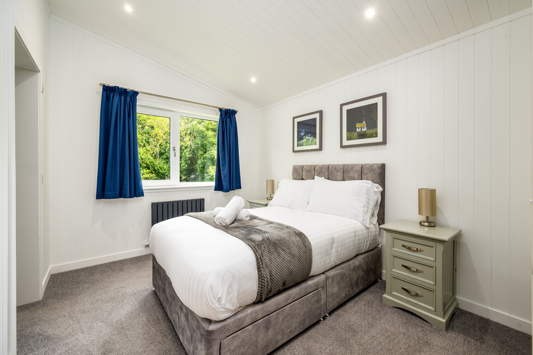 PADDOCK  DELUXE 2 BED CHALET-Bedroom