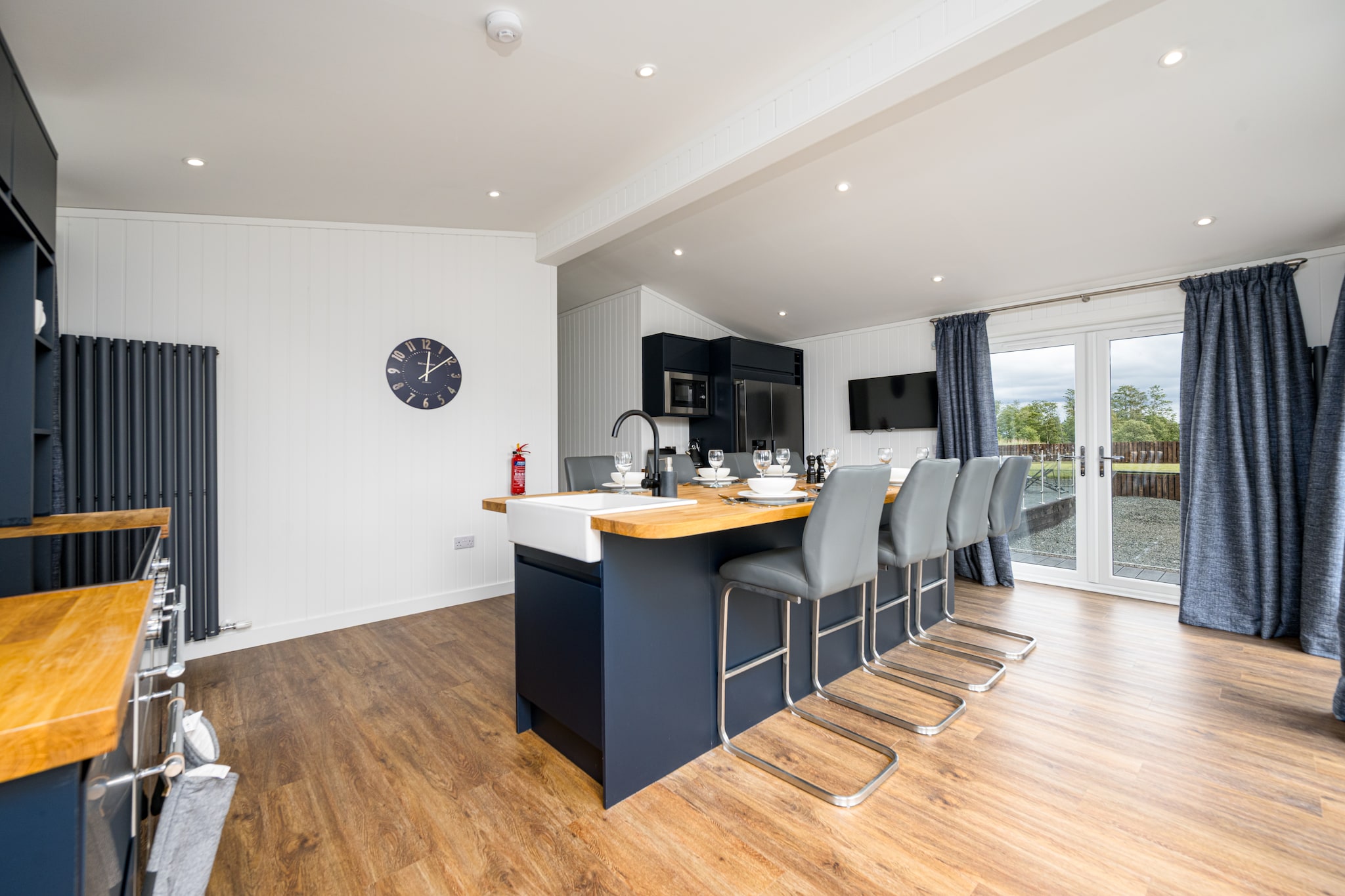 EXECUITVE 4 BED VILLA-Dining room
