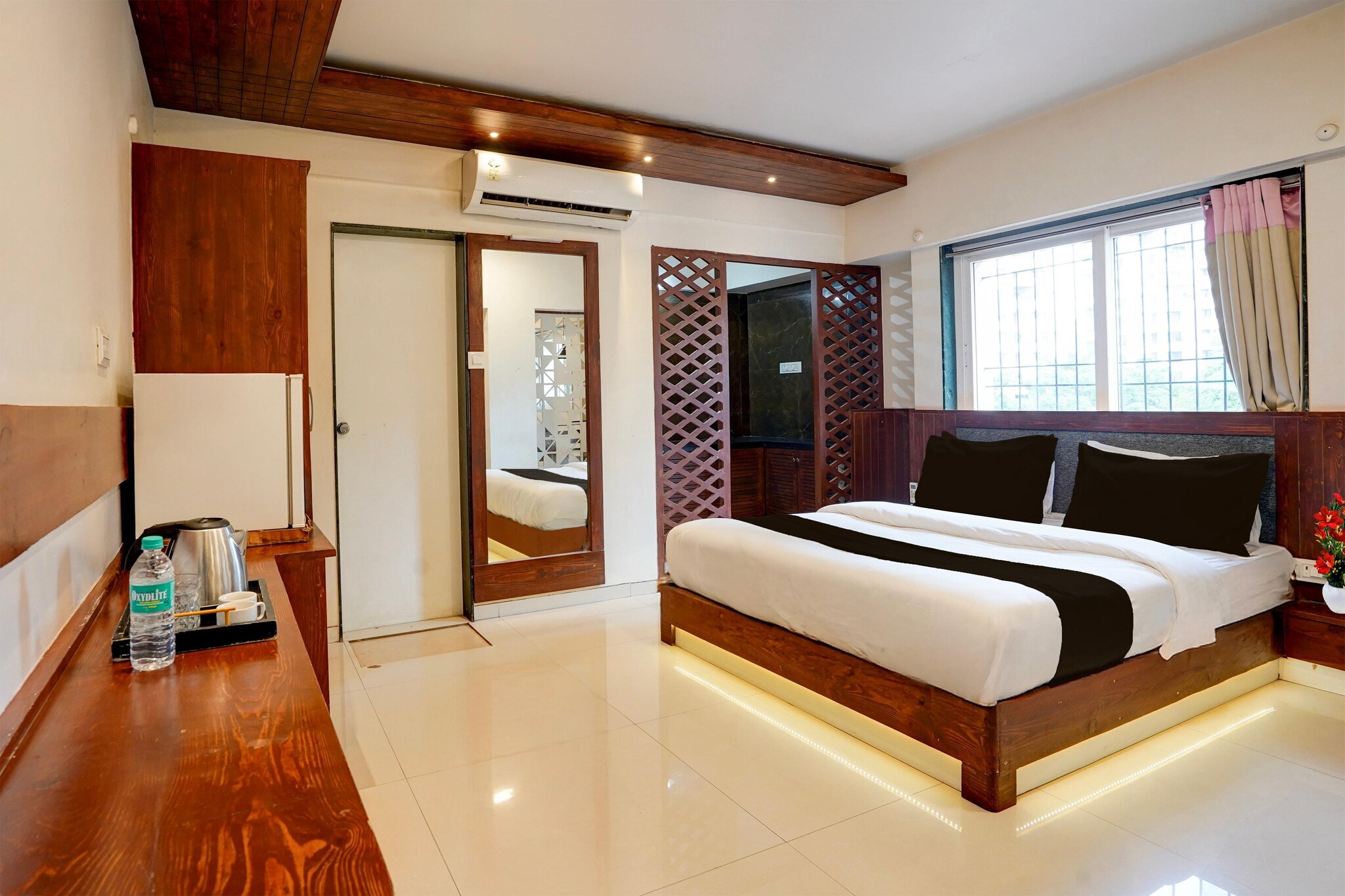 Townhouse Oak Gravity Inn