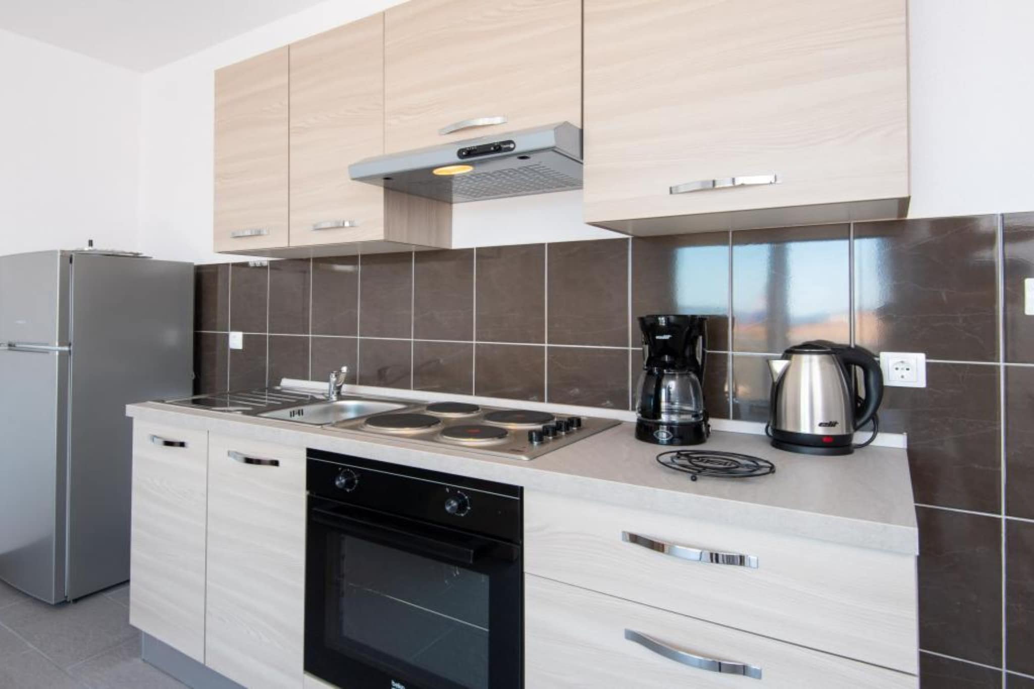 Peaceful Apartments Harfa-One Bedroom Apartment with Balcony and Partial Sea View 1-Keuken
