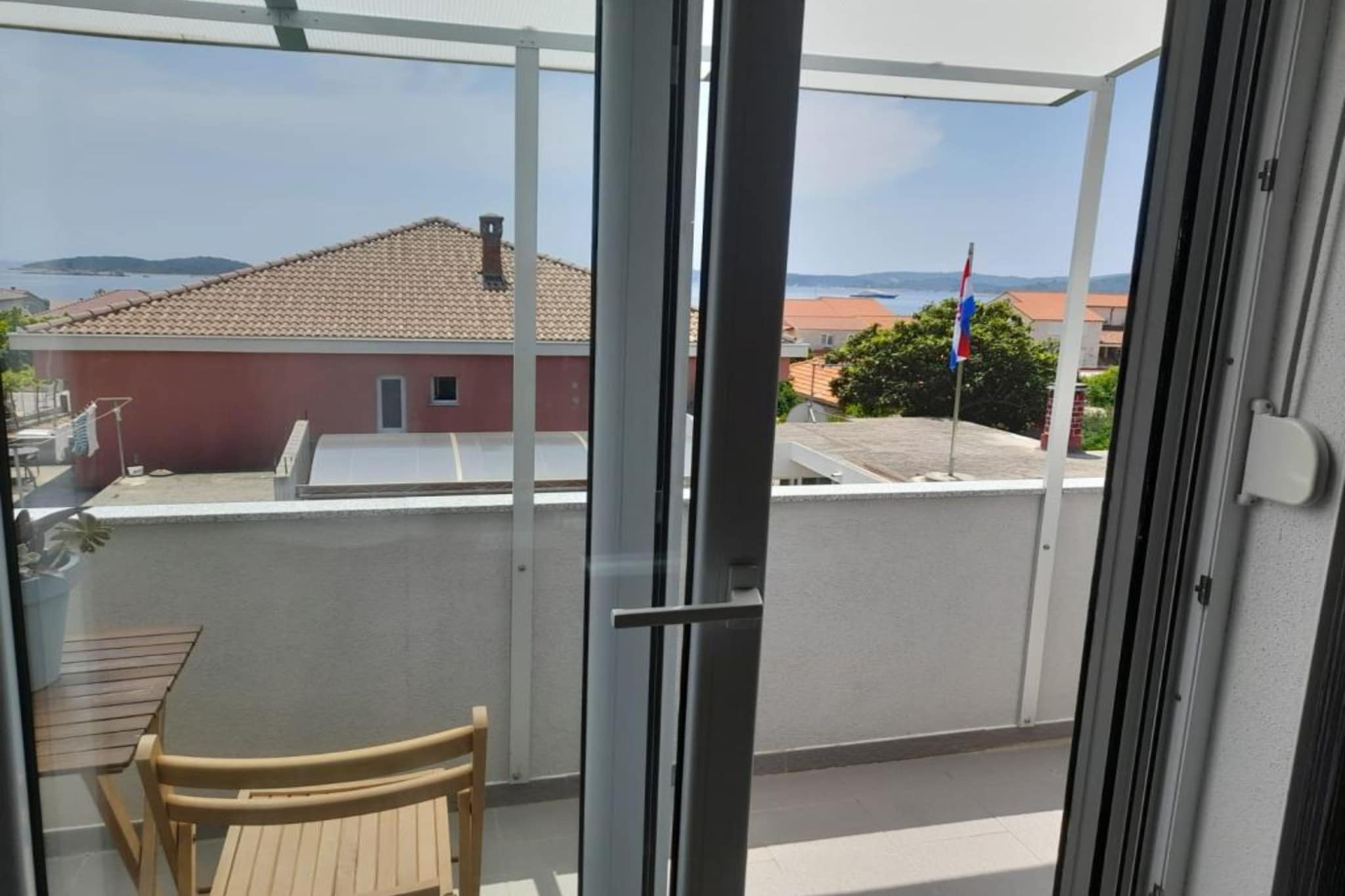 Peaceful Apartments Harfa-One Bedroom Apartment with Balcony and Partial Sea View 1-Terrasbalkon