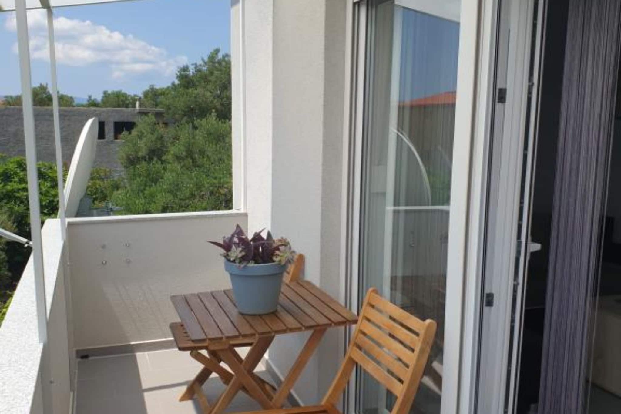 Peaceful Apartments Harfa-One Bedroom Apartment with Balcony and Partial Sea View 1-Terrasbalkon