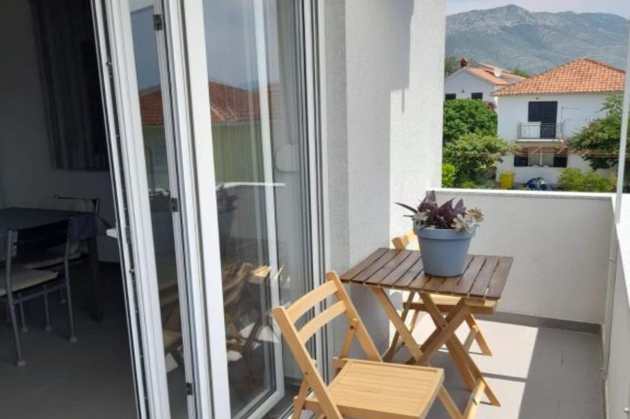 Peaceful Apartments Harfa- One Bedroom Apartment with Balcony and Partial Sea View 2-Terrasbalkon