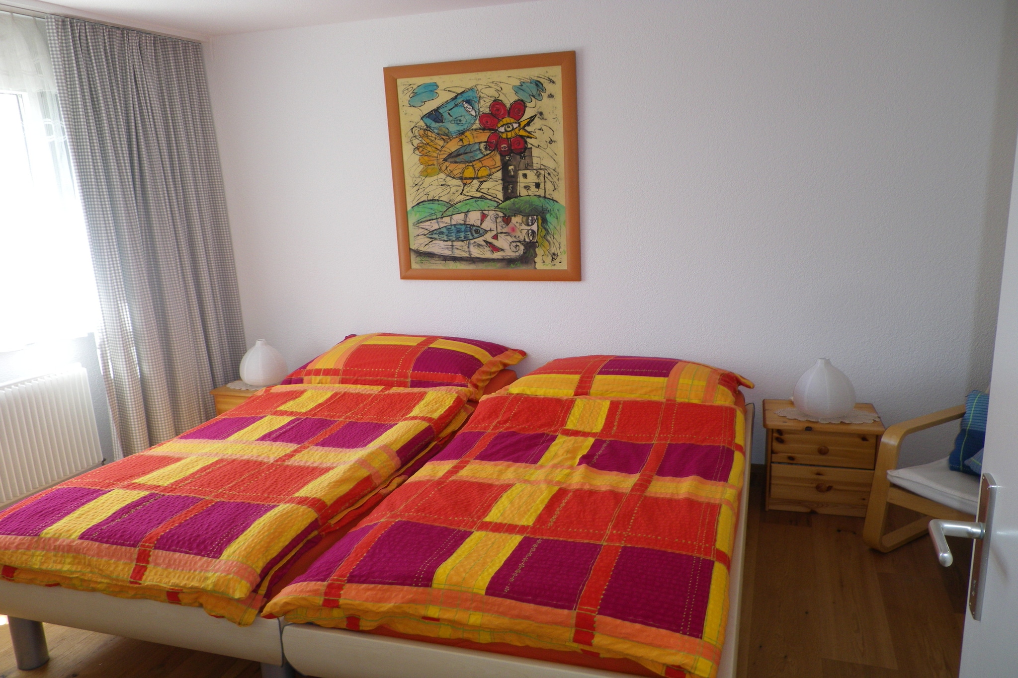 Ground floor: (Living room(single sofa bed, TV(satellite), dining table, radio), Kitchen(electric kettle, coffee machine, oven, washing machine), bedroom(double bed), bathroom(shower, washbasin, toilet))\n\nheating(central), garden, garden furniture, BBQ, parking