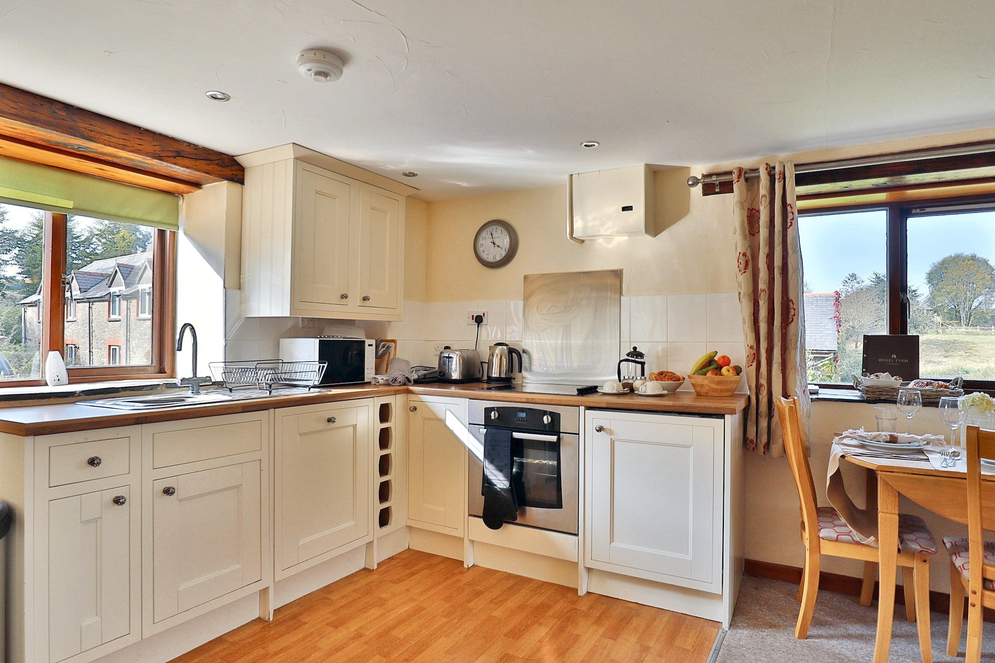 SEASIDE  one bed 2 guest-Kitchen