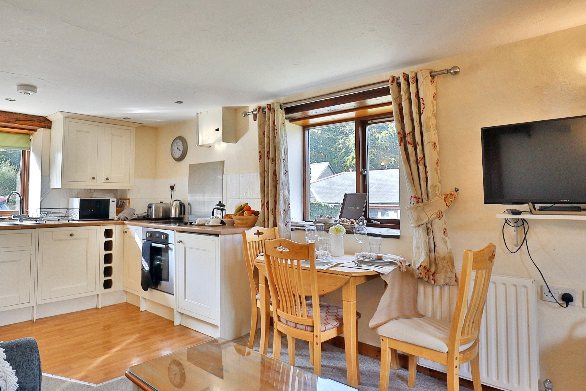 SEASIDE  one bed 2 guest-Kitchen