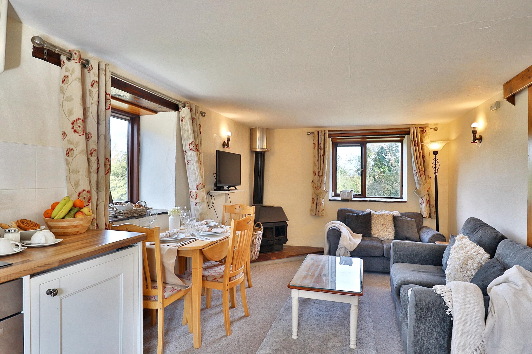 SEASIDE  one bed 2 guest-Kitchen