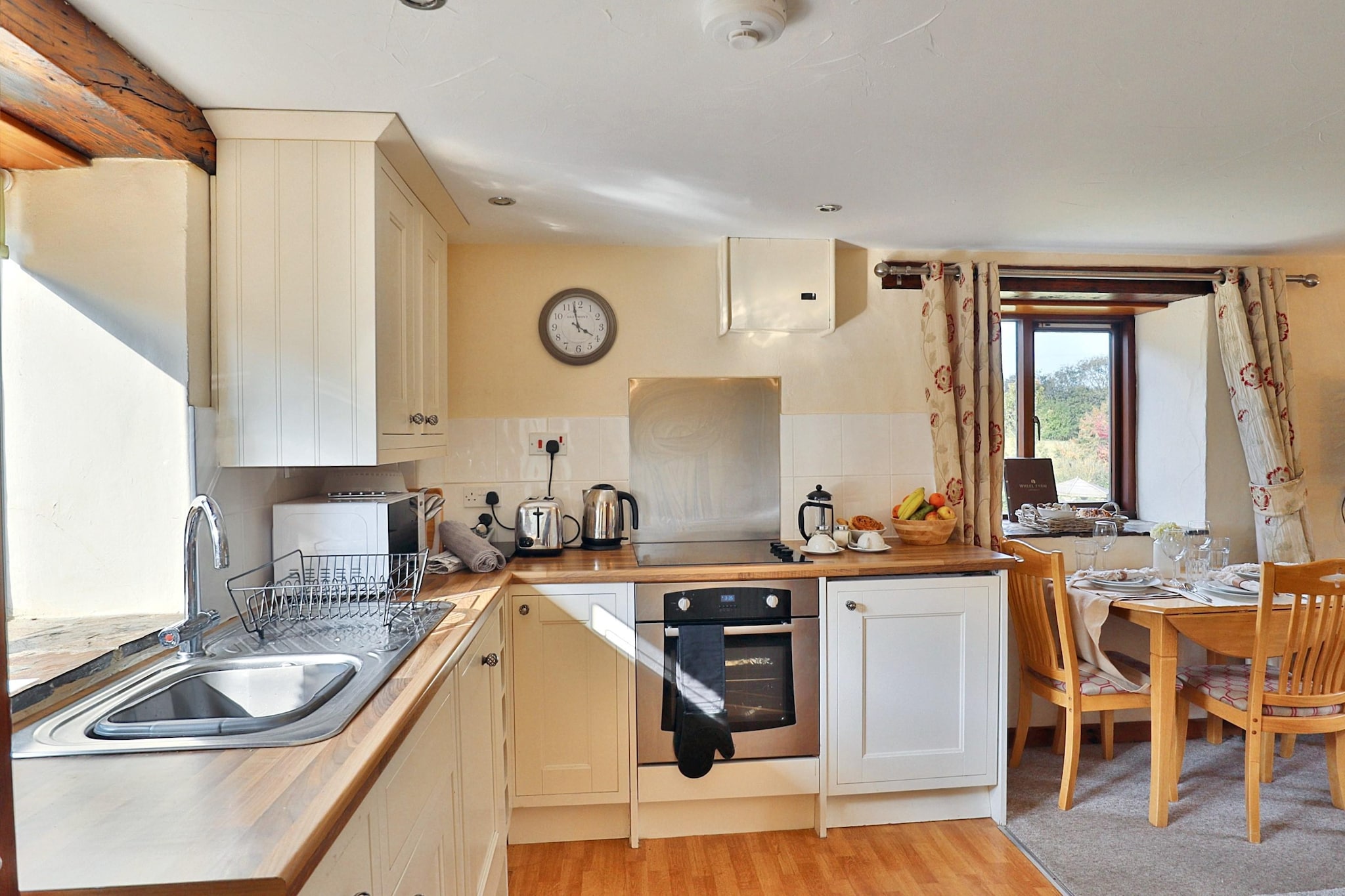 SEASIDE  one bed 2 guest-Kitchen