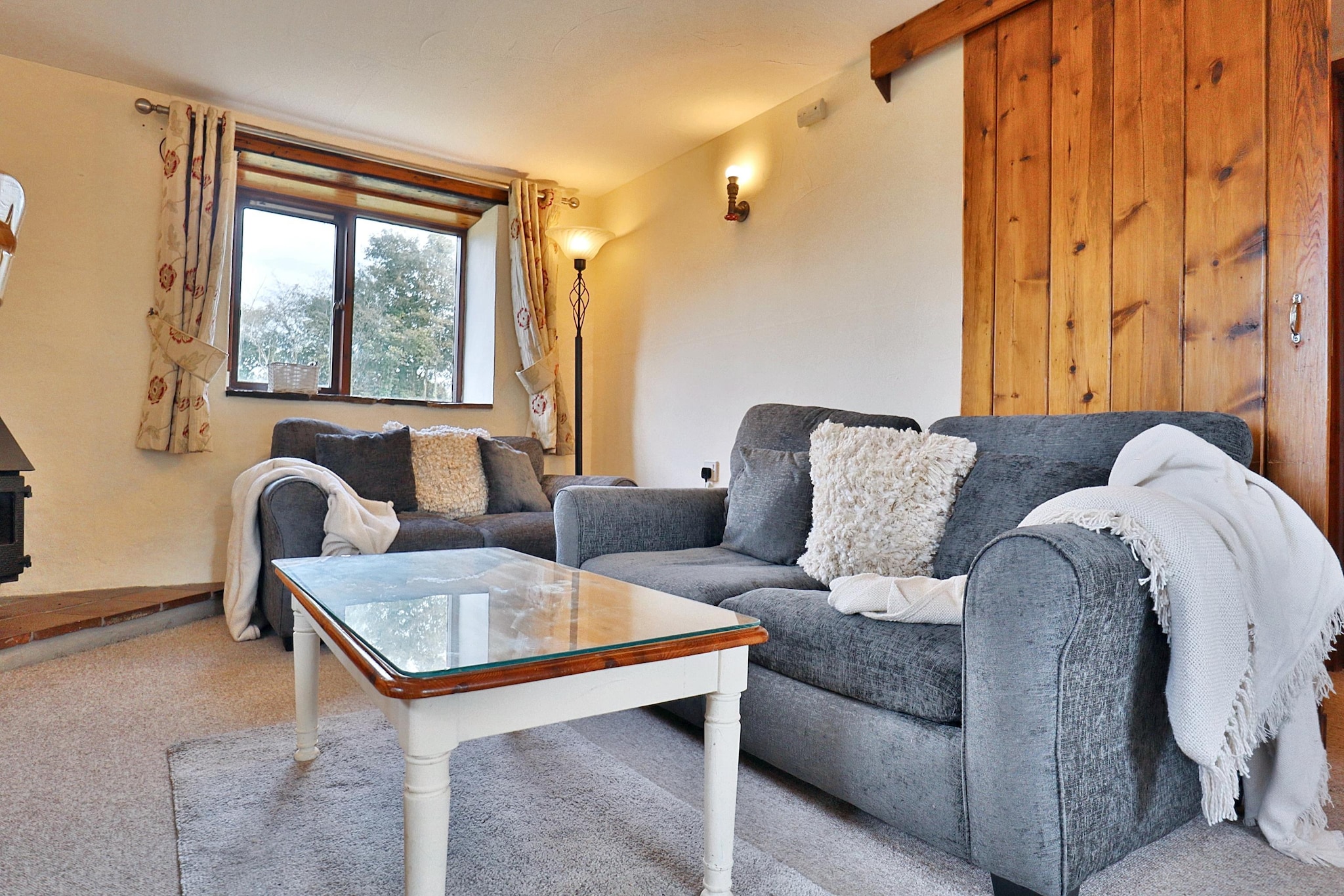 SEASIDE  one bed 2 guest-Living room
