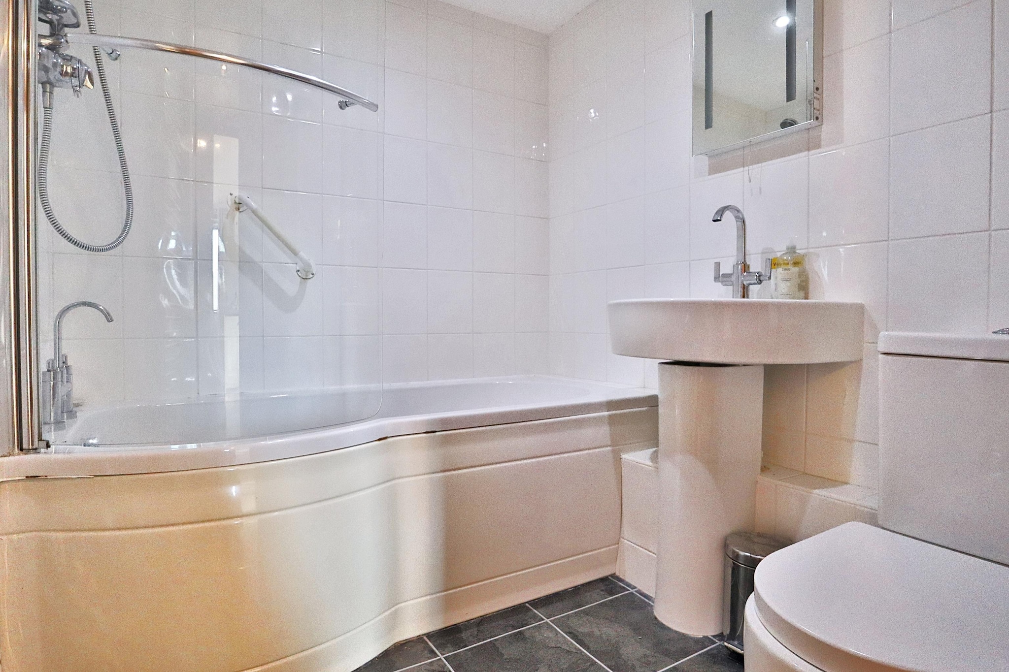 SEASIDE  one bed 2 guest-Bathroom