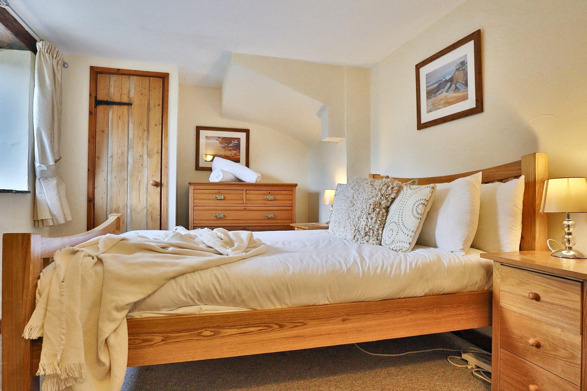 SEASIDE  one bed 2 guest-Bedroom