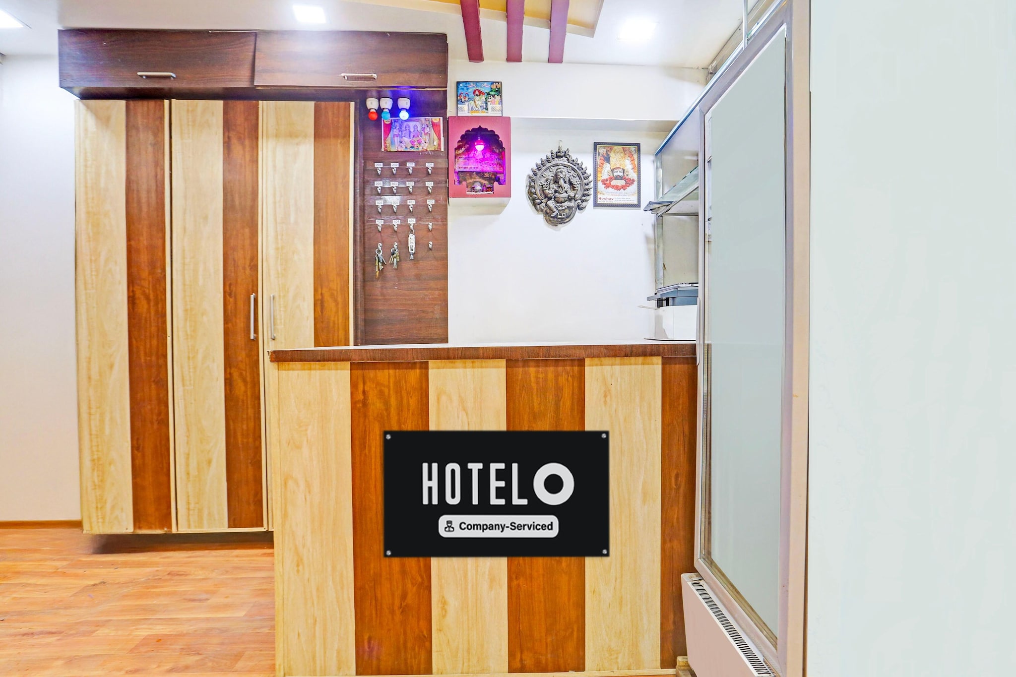 Ground floor: (bedroom(double bed, TV, seating area, air conditioning, Towels incl., telephone), bathroom(bathtub or shower, shower, washbasin, toilet, shampoo, body soap, hot water), Parking, lift)