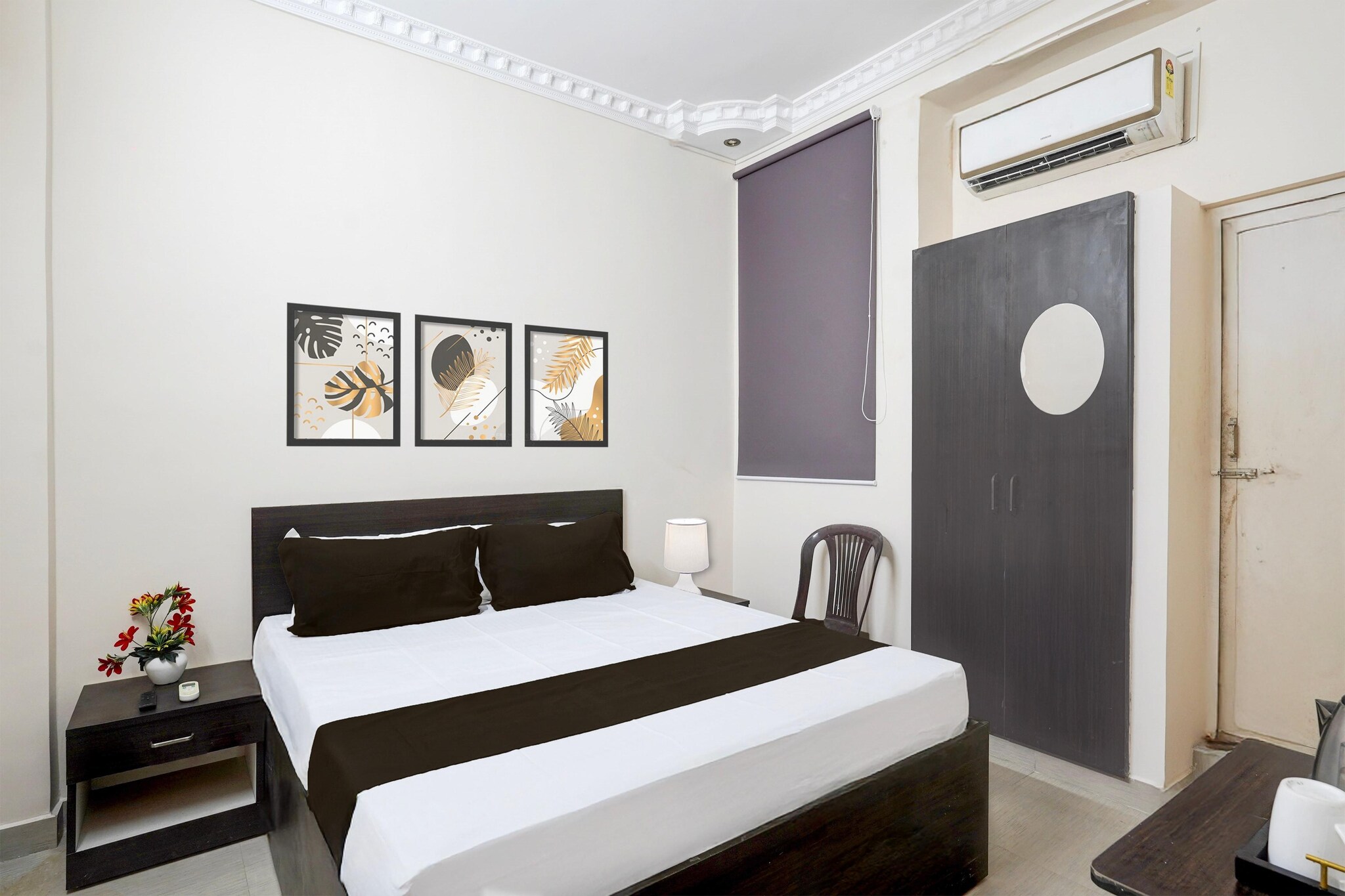 Comfortable Accommodations: Super Hotel O Janappanchatram in Chennai offers family rooms with air-conditioning, private bathrooms, work desks, and seating areas. Each room includes free toiletries, a bath or shower, TV, tiled floors, and a wardrobe.
Essential Facilities: Guests enjoy free WiFi, a 24-hour front desk, housekeeping service, room service, and luggage storage. The hotel provides a welcoming environment with English and Hindi spoken at reception.
Convenient Location: Located 38 km from Chennai International Airport, the hotel is 28 km from Chennai Central Railway Station and close to attractions such as Government Museum Chennai (29 km) and Fort Museum (30 km). Highly rated by guests.
Couples particularly like the location — they rated it 8.6 for a two-person trip.
Unmarried couples are warmly welcome at this property.
Guests with local ID proof are warmly welcome.
Early Check-In Policy: A full day’s room rate will be charged for check-ins before 6:00 AM. Complimentary early check-in is available between 6:00 AM and 10:00 AM, subject to room availability.
Check-in is only available to guests aged 18 and above. Please provide a government-issued ID to confirm your age.