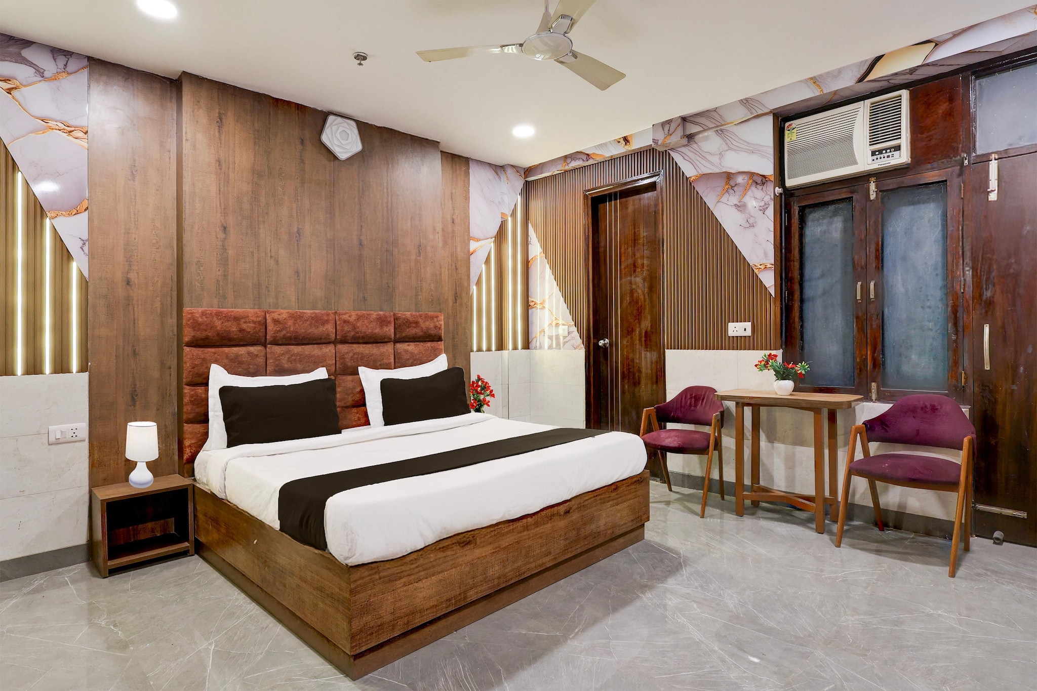 Comfortable Accommodations: Super Hotel O Alipur Narela in Delhi offers family rooms with air-conditioning, private bathrooms, work desks, and seating areas. Each room includes free toiletries, a shower, and a TV.
Essential Facilities: Guests enjoy free WiFi, a lift, 24-hour front desk, housekeeping service, and room service. The hotel provides a continental breakfast and multilingual reception staff who speak English and Hindi.
Prime Location: Located 30 km from Hindon Airport, the hotel is near attractions such as Gurudwara Sis Ganj Sahib and Red Fort, both 21 km away. Other points of interest include Jantar Mantar and India Gate, each 26 km from the property.
Unmarried couples are warmly welcome at this property.
Guests with local ID proof are warmly welcome.
Early Check-In Policy: A full day’s room rate will be charged for check-ins before 6:00 AM. Complimentary early check-in is available between 6:00 AM and 10:00 AM, subject to room availability.
Check-in is only available to guests aged 18 and above. Please provide a government-issued ID to confirm your age.