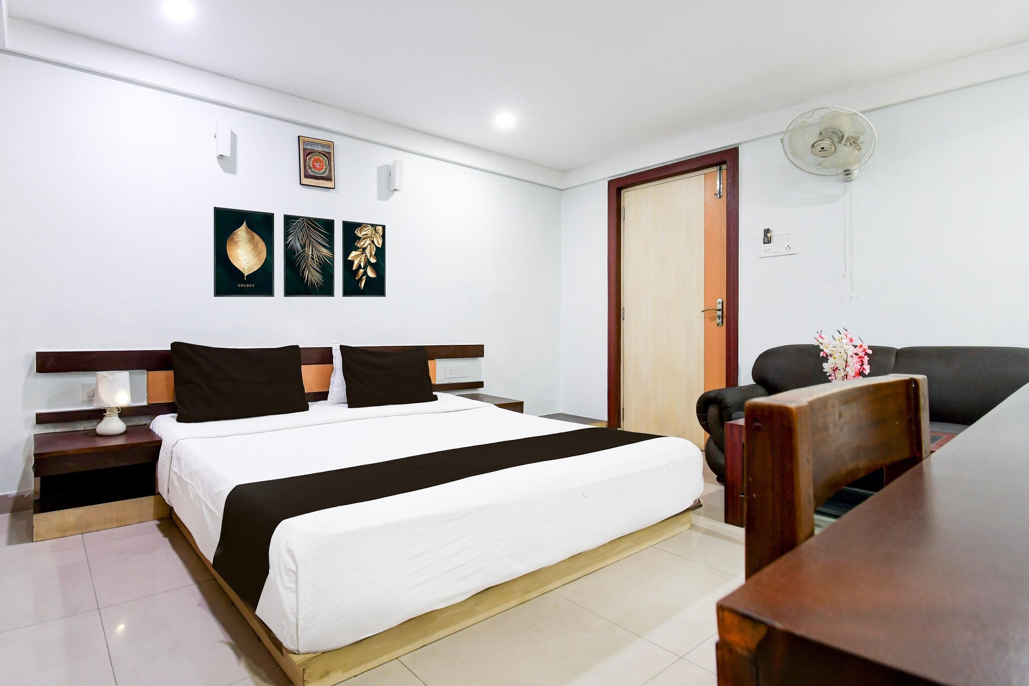 Comfortable Accommodations: Super Collection O Shanti Bhawan Bank More Formerly Madhulika in Dhanbad offers four-star comfort with air-conditioned rooms featuring private bathrooms, work desks, and free WiFi.
Exceptional Facilities: Guests enjoy a 24-hour front desk, housekeeping service, family rooms, room service, and luggage storage. Additional amenities include free toiletries, bath or shower, TV, tiled floors, and wardrobes.
Unmarried couples are warmly welcome at this property.
Guests with local ID proof are warmly welcome.
Early Check-In Policy: A full day’s room rate will be charged for check-ins before 6:00 AM. Complimentary early check-in is available between 6:00 AM and 10:00 AM, subject to room availability.
Check-in is only available to guests aged 18 and above. Please provide a government-issued ID to confirm your age.