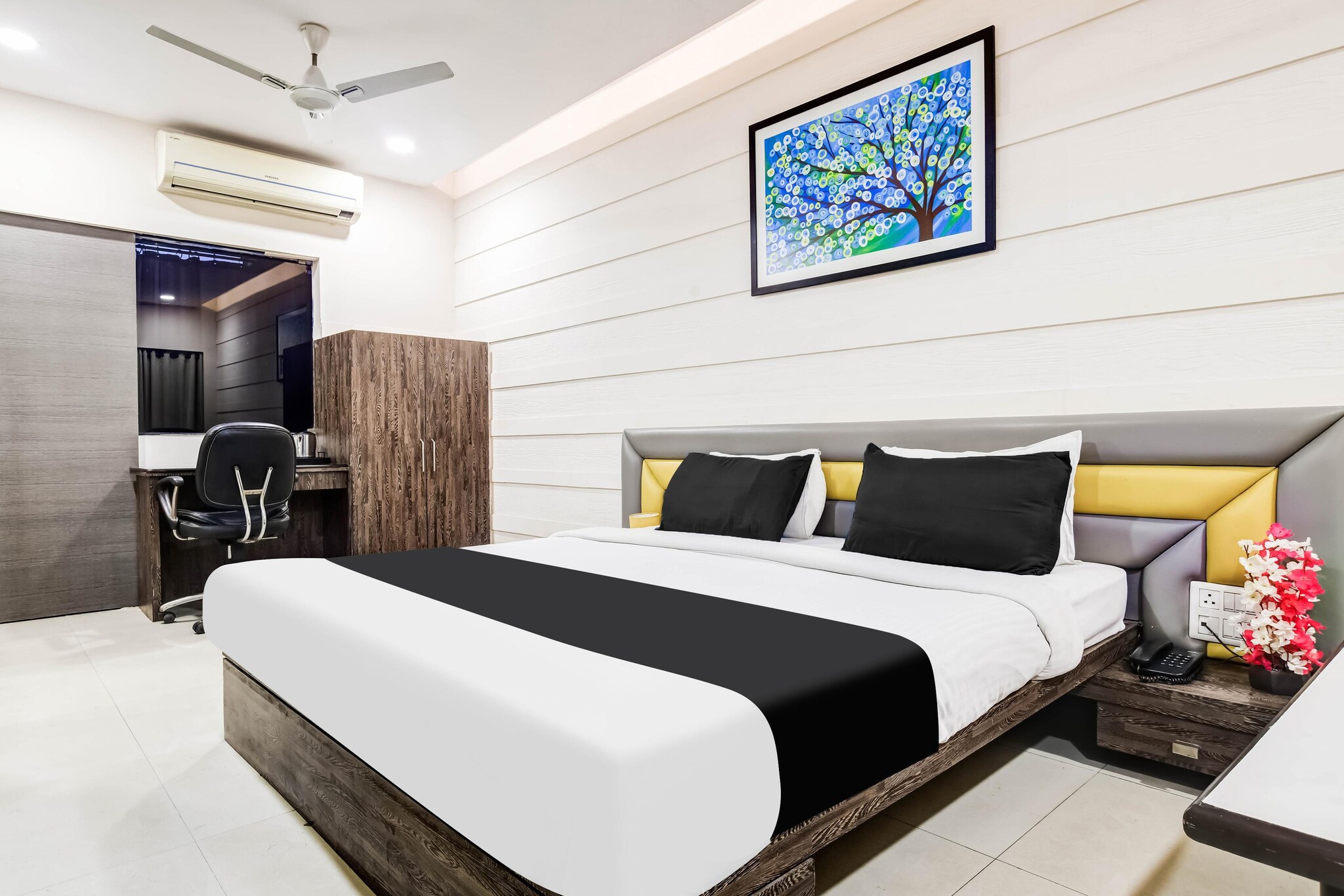 Comfortable Accommodations: Townhouse Dewas City Formerly Utsav in Dewas offers family rooms with air-conditioning, private bathrooms, work desks, and free toiletries. Each room includes a seating area, TV, and free WiFi.
Dining Experience: The family-friendly restaurant serves Indian cuisine for lunch and dinner. Guests can relax in the lounge or enjoy meals in a welcoming ambience.
Convenient Facilities: The hotel features a shared kitchen, laundry service, and free on-site parking. Additional amenities include a lift, 24-hour front desk, and housekeeping service.
Prime Location: Located 41 km from Devi Ahilya Bai Holkar Airport and near attractions such as Mahakaleshwar Jyotirlinga (41 km) and ISKCON Indore (30 km). Guests appreciate the attentive staff and excellent service.
Unmarried couples are warmly welcome at this property.
Apologies, but we are currently unable to host foreign nationals at this property.
Guests with local ID proof are warmly welcome.
Early Check-In Policy: A full day’s room rate will be charged for check-ins before 6:00 AM. Complimentary early check-in is available between 6:00 AM and 10:00 AM, subject to room availability.
Check-in is only available to guests aged 18 and above. Please provide a government-issued ID to confirm your age.