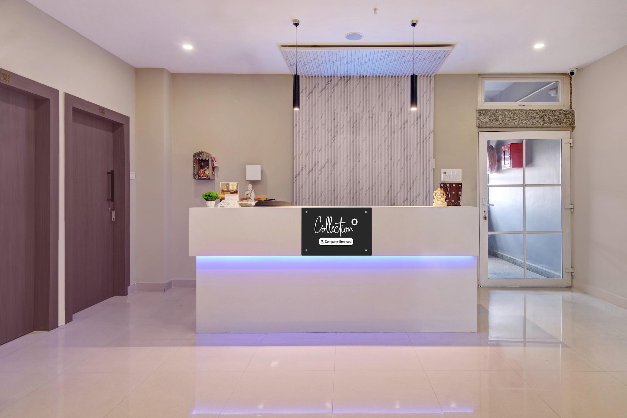 Ground floor: (bedroom(double bed, TV, seating area, air conditioning, telephone), bathroom(bathtub or shower, shower, washbasin, toilet, Towels incl., shampoo, body soap, hot water), parking, lift)