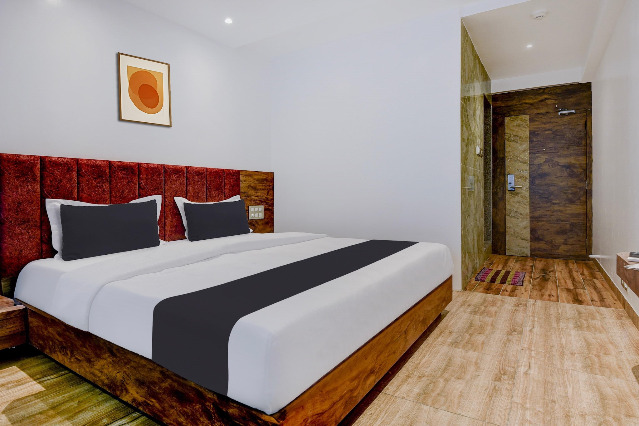 Comfortable Accommodations: Super Townhouse Madgaon in Goa offers family rooms with air-conditioning, private bathrooms, work desks, and seating areas. Each room includes free WiFi, a TV, and free toiletries.
Exceptional Facilities: Guests enjoy a 24-hour front desk, housekeeping service, room service, and luggage storage. The hotel provides free WiFi throughout the property, ensuring connectivity and convenience.
Prime Location: Located near Bolshe Circle, Max Mall, and Gogol, the hotel is 25 km from Dabolim Airport. Nearby attractions include Margao Railway Station (3.4 km), Basilica of Bom Jesus (33 km), and Goa State Museum (34 km).
Guest Satisfaction: Guests appreciate the attentive staff, room cleanliness, and comfort, making it a preferred choice for a pleasant stay in Goa.
Unmarried couples are warmly welcome at this property.
Early Check-In Policy: A full day’s room rate will be charged for check-ins before 6:00 AM. Complimentary early check-in is available between 6:00 AM and 10:00 AM, subject to room availability.
Check-in is only available to guests aged 18 and above. Please provide a government-issued ID to confirm your age.