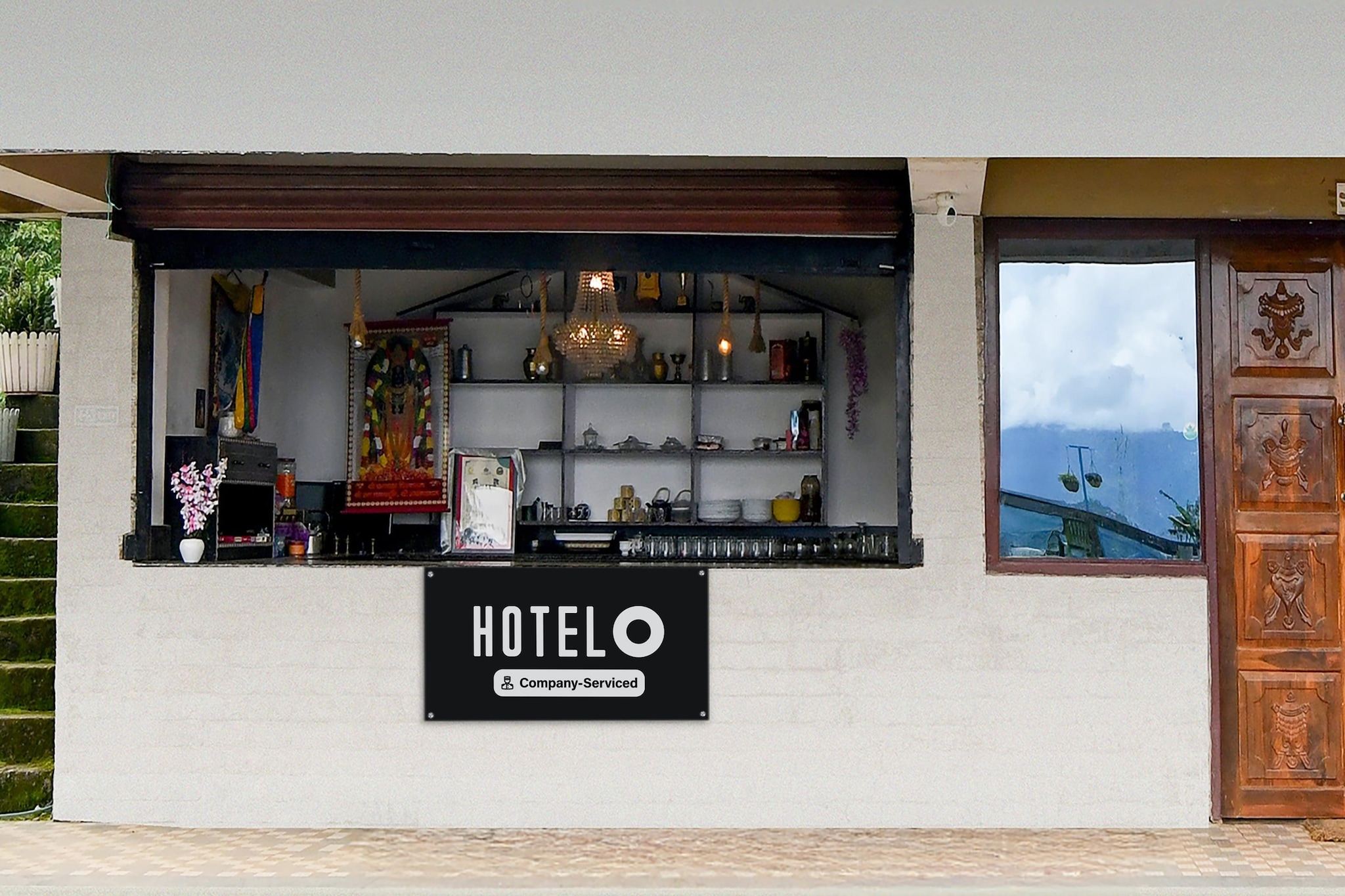 Ground floor: (bedroom(double bed, TV, seating area, air conditioning, telephone), bathroom(bathtub or shower, shower, washbasin, toilet, Towels incl., shampoo, body soap, hot water), parking, lift)