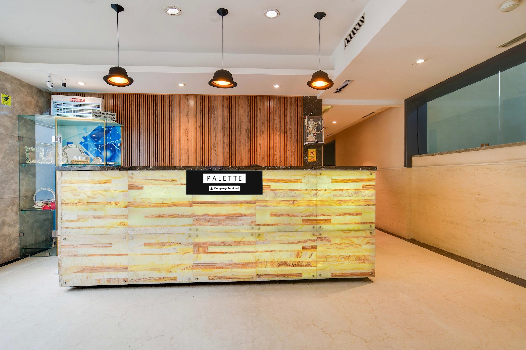 Ground floor: (bedroom(double bed, TV, seating area, air conditioning, telephone), bathroom(bathtub or shower, shower, washbasin, toilet, Towels incl., shampoo, body soap, hot water), parking, lift)