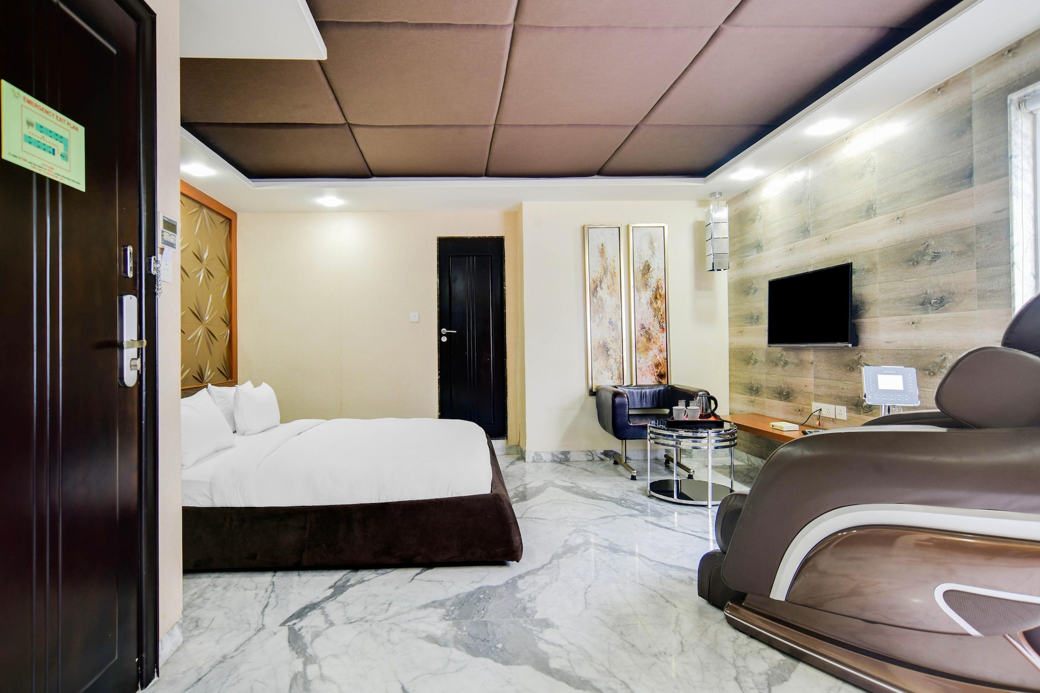 Palette Sapphire Star Chappan Market