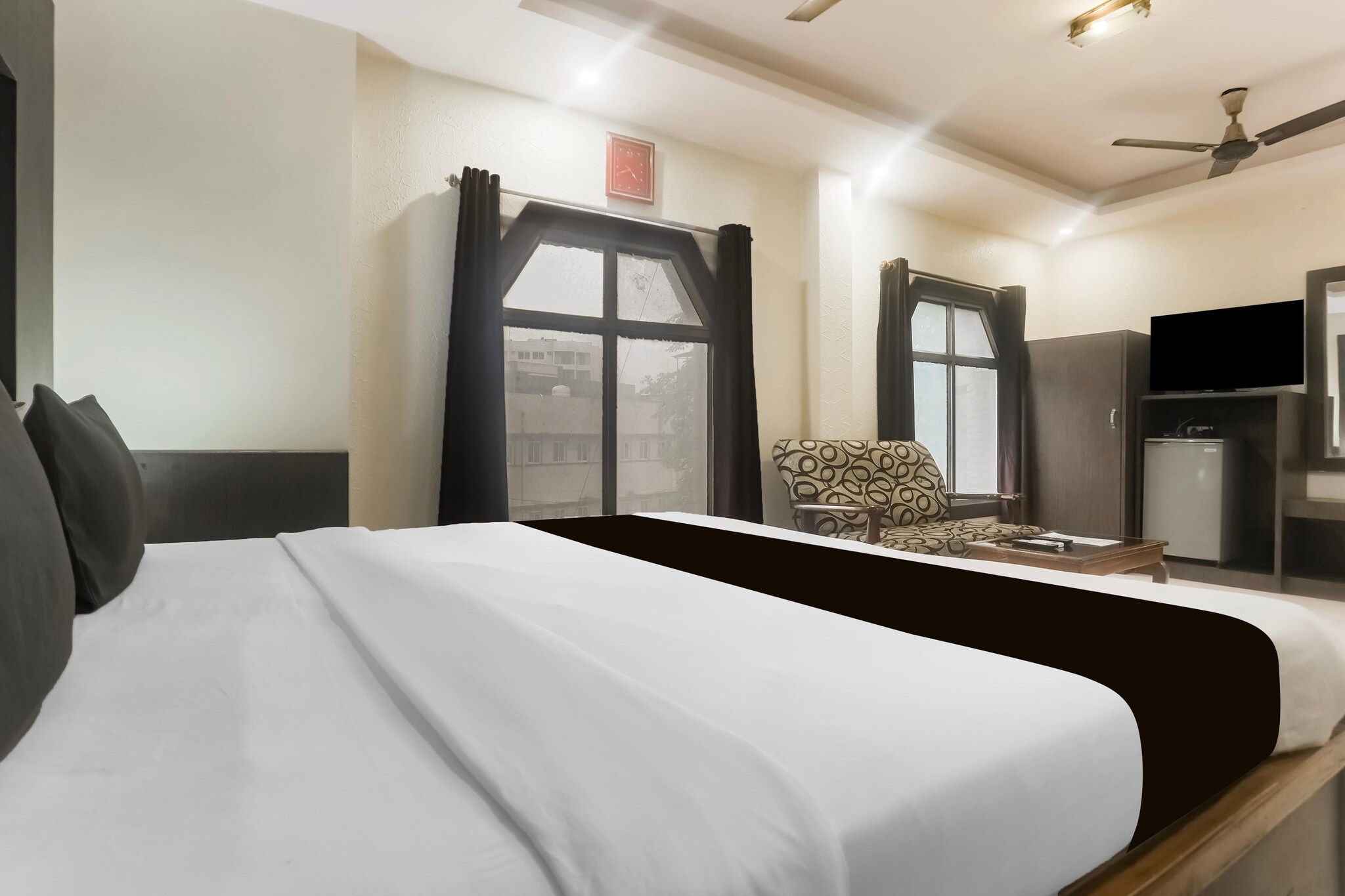 Super Townhouse Jabalpur Railway