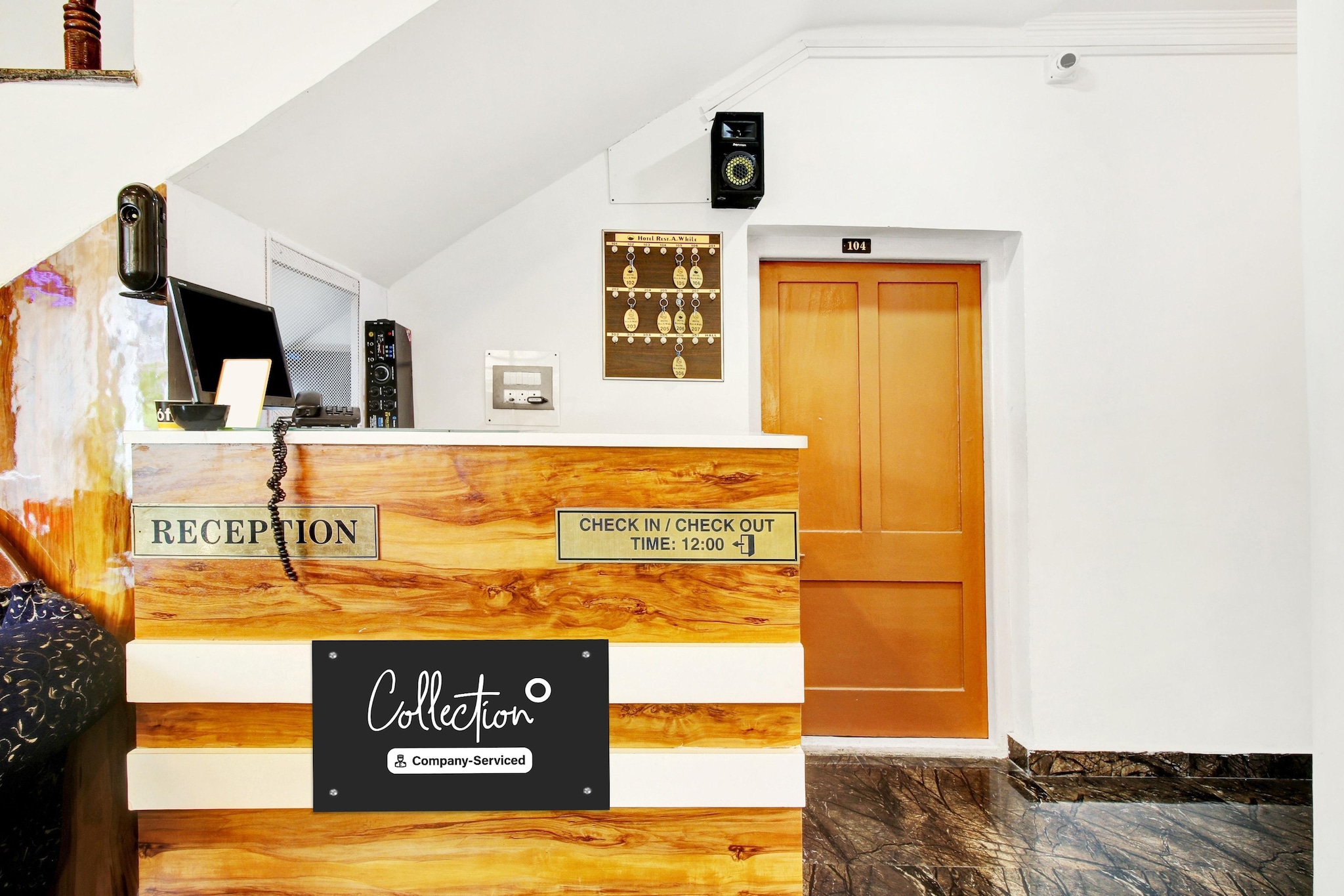 Ground floor: (bedroom(double bed, TV, seating area, air conditioning, lift, Towels incl., telephone, Floor mattress), bathroom(bathtub or shower, shower, washbasin, toilet, shampoo, body soap, hot water))