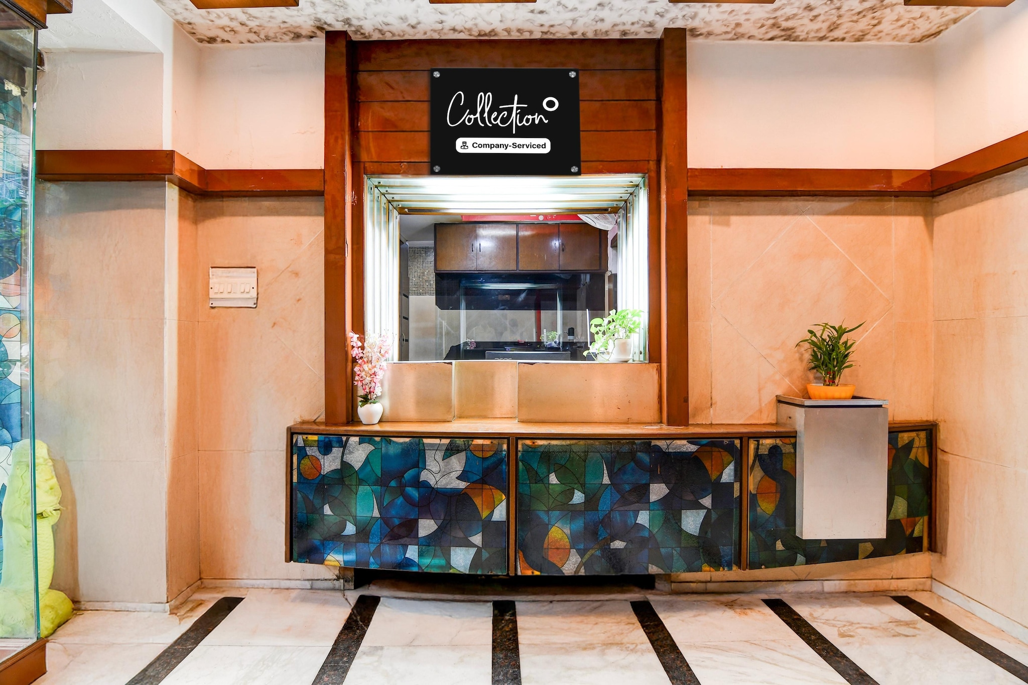 Ground floor: (bedroom(double bed, TV, seating area, air conditioning, Towels incl., telephone), bathroom(bathtub or shower, shower, washbasin, toilet, shampoo, body soap, hot water), parking, lift, Laundry Package for a fee)