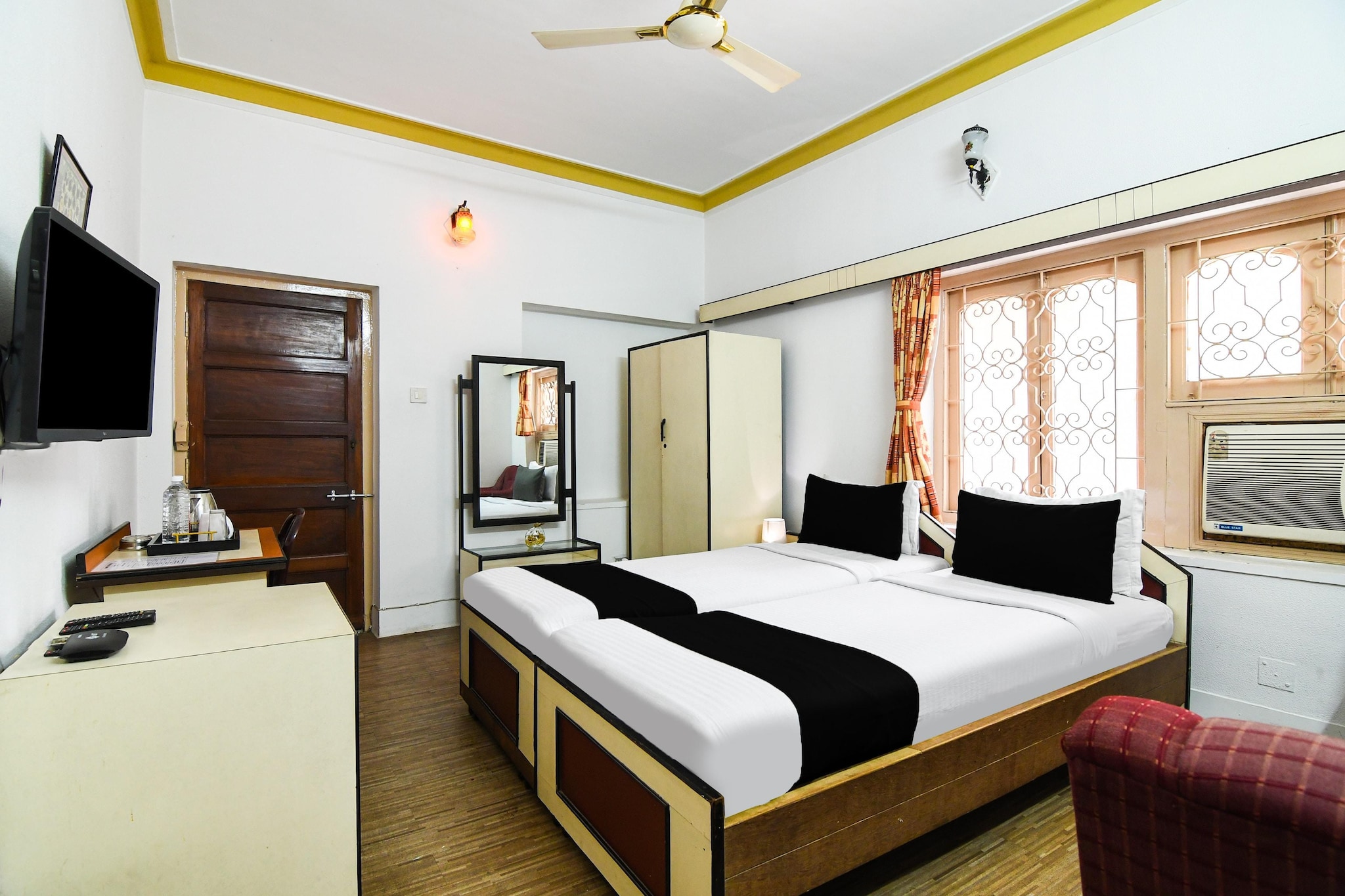 Comfortable Accommodations: Super Collection O Salt Lake in Kolkata offers 4-star comfort with free WiFi, air-conditioning, private bathrooms, and modern amenities. Each room includes a work desk, seating area, TV, and wardrobe.

Convenient Facilities: Guests enjoy a lounge, 24-hour front desk, shared kitchen, housekeeping, laundry, family rooms, room service, and luggage storage. Additional services include free toiletries, bath or shower, and tiled floors.

Prime Location: Located 10 km from Netaji Subhash Chandra Bose International Airport, the hotel is near M G Road Metro Station (7 km), Sealdah Railway Station (8 km), and Eden Gardens (11 km). Highly rated for staff, cleanliness, and location.

Couples in particular like the location â€“ they rated it 9.6 for a two-person trip.

Unmarried couples are warmly welcome at this property.
Guests with local ID proof are warmly welcome. 

Early Check-In Policy: A full dayâ€™s room rate will be charged for check-ins before 6:00 AM. Complimentary early check-in is available between 6:00 AM and 10:00 AM, subject to room availability.

