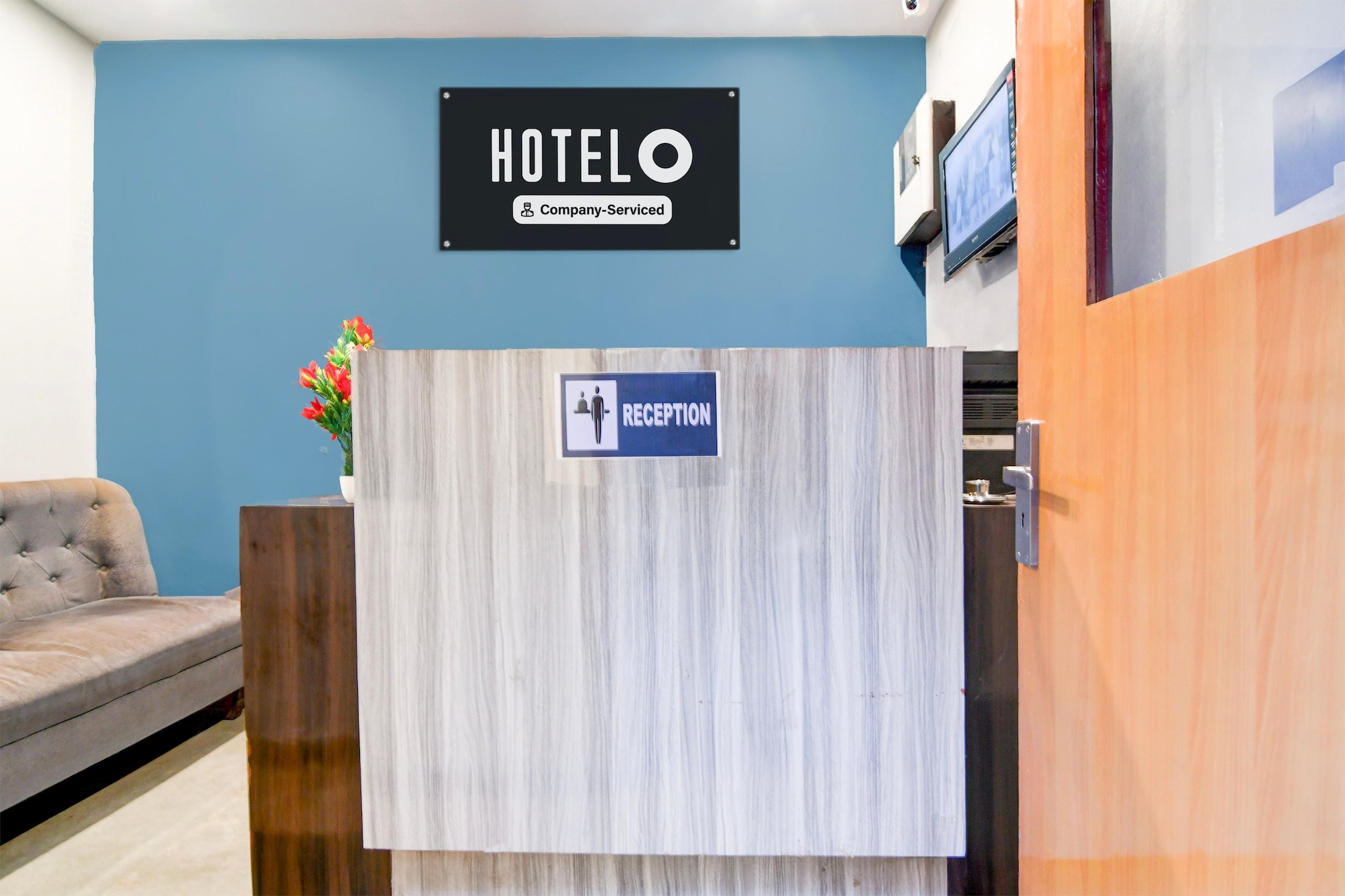 Ground floor: (bedroom(double bed, TV, seating area, air conditioning, Towels incl., telephone), bathroom(bathtub or shower, shower, washbasin, toilet, shampoo, body soap, hot water), parking, lift)