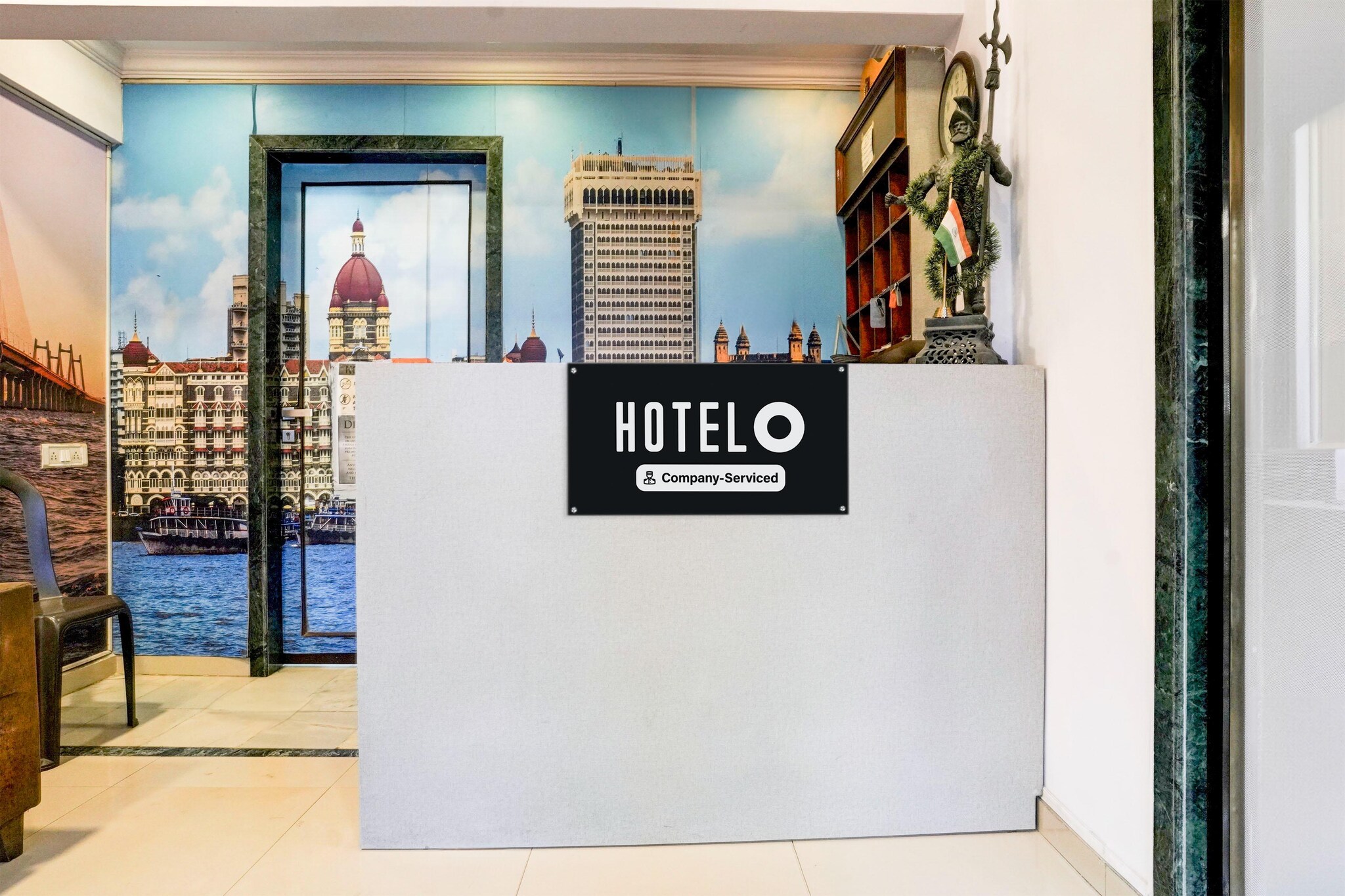 Ground floor: (bedroom(double bed, TV, seating area, air conditioning, telephone, Floor mattress), bathroom(bathtub or shower, shower, washbasin, toilet, Towels incl., shampoo, body soap, hot water))