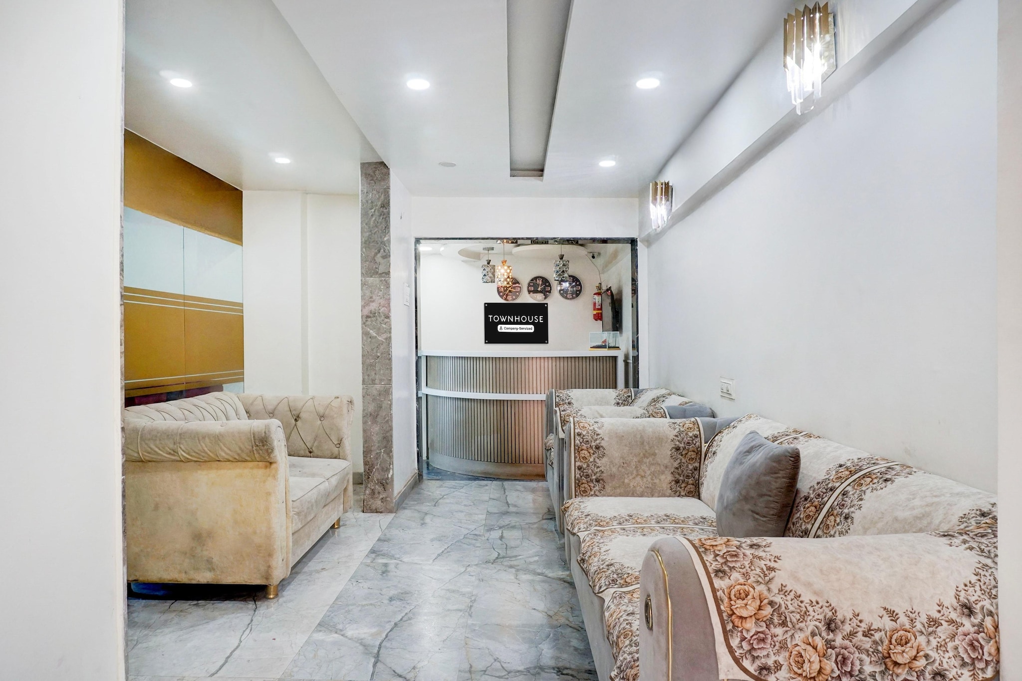 Ground floor: (bedroom(double bed, TV, seating area, air conditioning, telephone), bathroom(bathtub or shower, shower, washbasin, toilet, Towels incl., shampoo, body soap, hot water), parking, lift, Laundry Package for a fee)