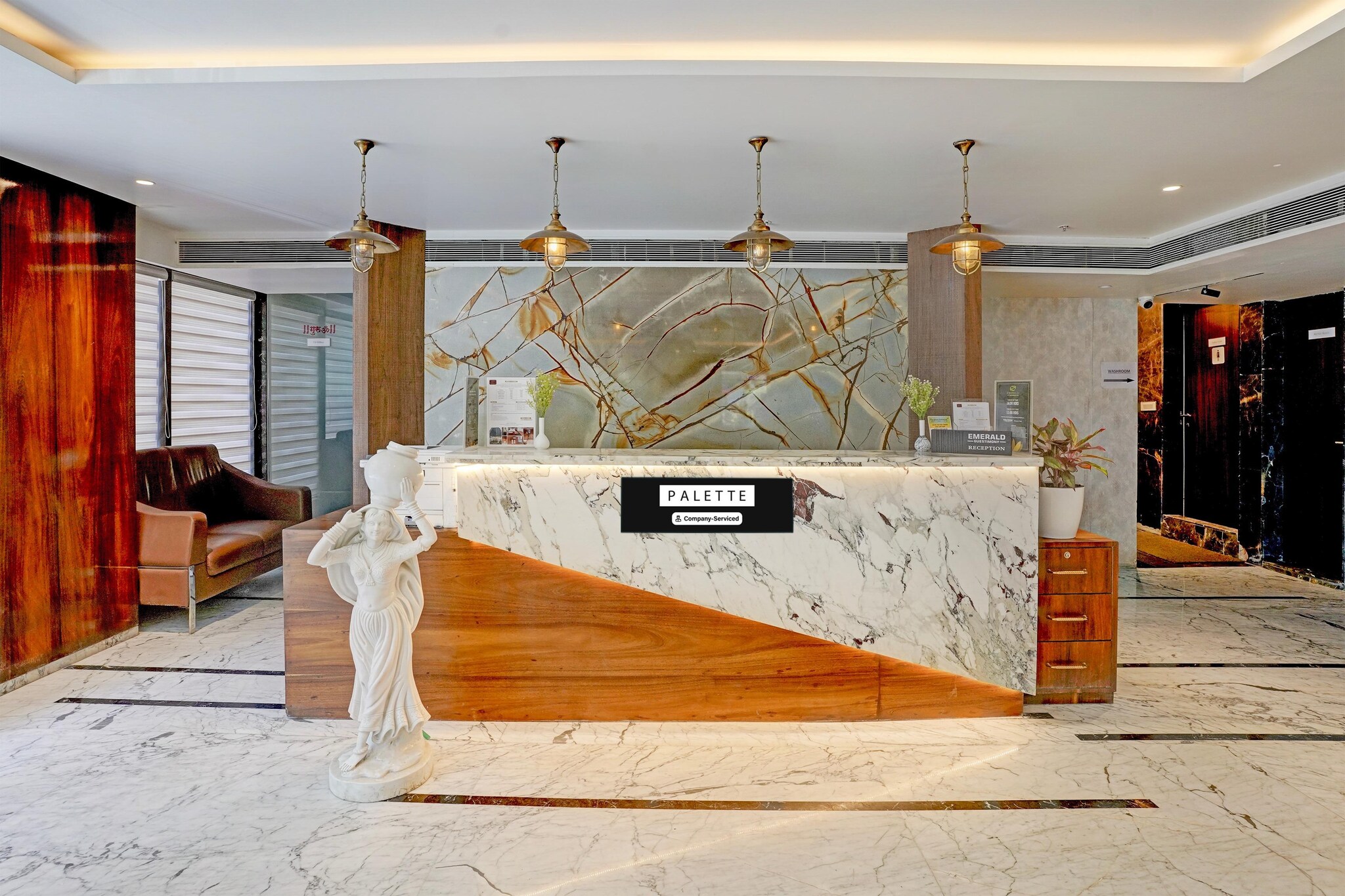 Ground floor: (bedroom(double bed, TV, seating area, air conditioning, telephone), bathroom(bathtub or shower, shower, washbasin, toilet, Towels incl., shampoo, body soap, hot water), parking, lift)