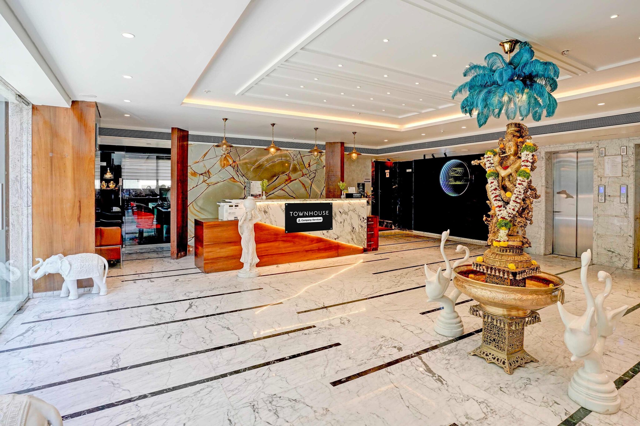 Ground floor: (bedroom(double bed, TV, seating area, air conditioning, lift, Towels incl., telephone, Floor mattress), bathroom(bathtub or shower, shower, washbasin, toilet, shampoo, body soap, hot water))