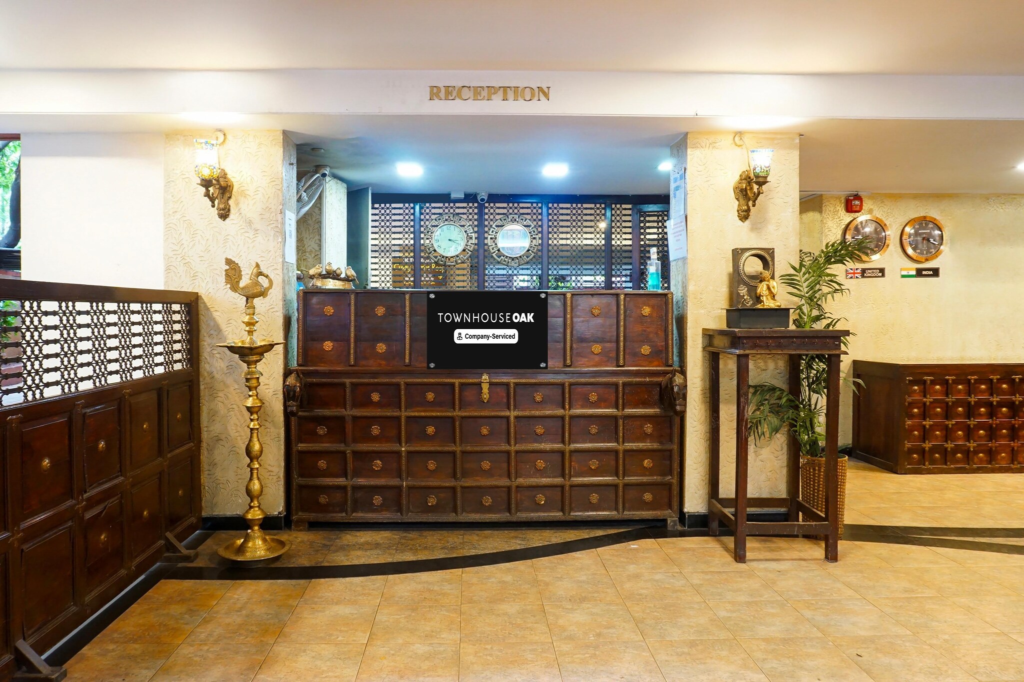 Super Townhouse Oak Prabhat Road