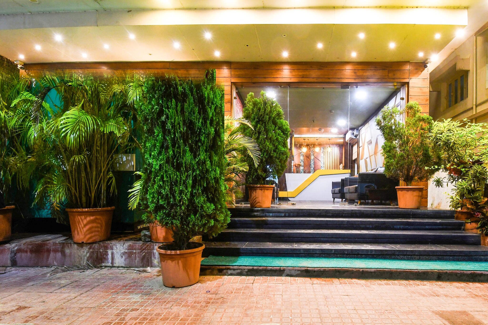 Super Townhouse Near Marine Drive