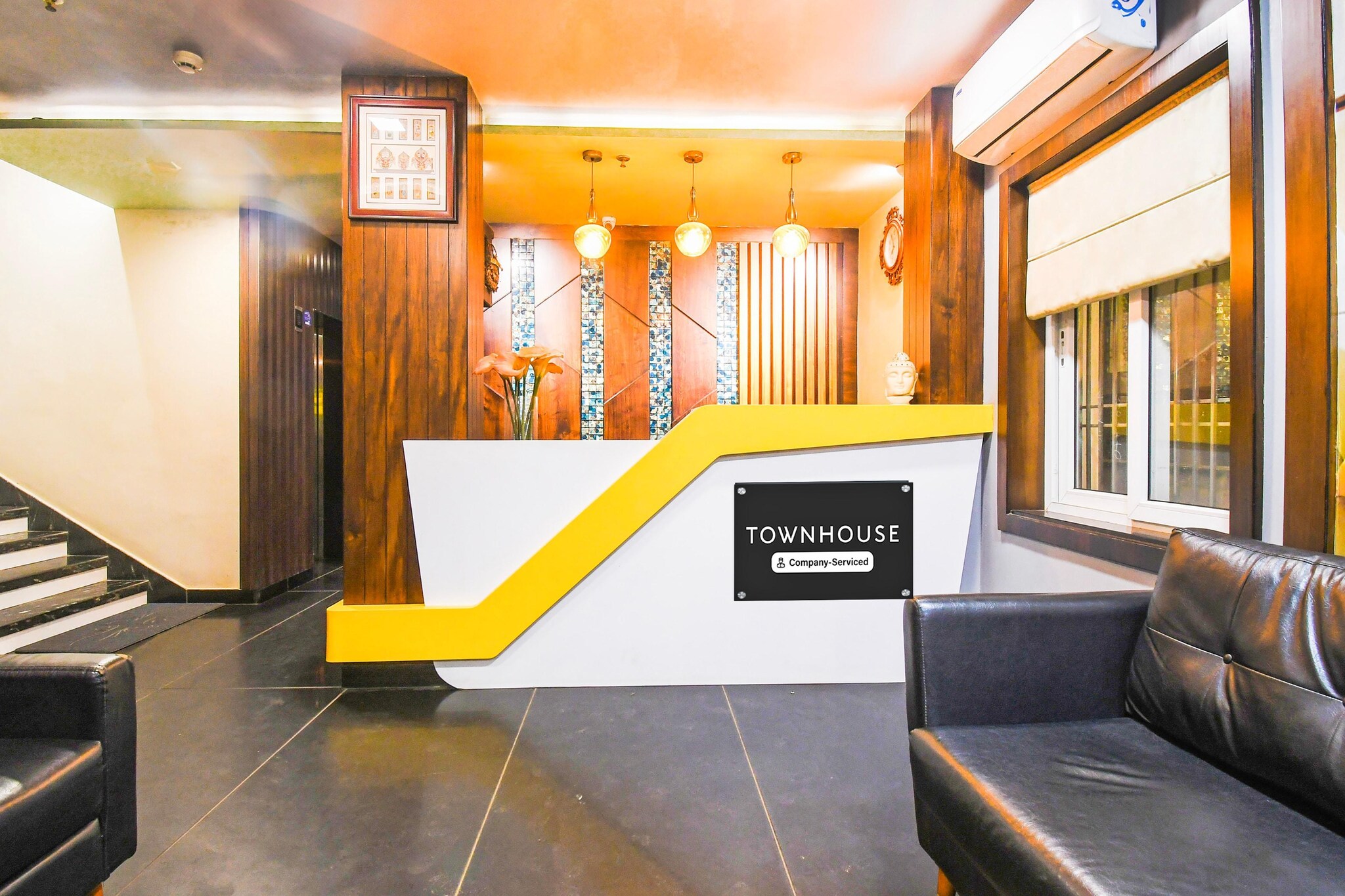 Ground floor: (bedroom(double bed, TV, seating area, air conditioning, lift, Towels incl., telephone, Floor mattress), bathroom(bathtub or shower, shower, washbasin, toilet, shampoo, body soap, hot water))