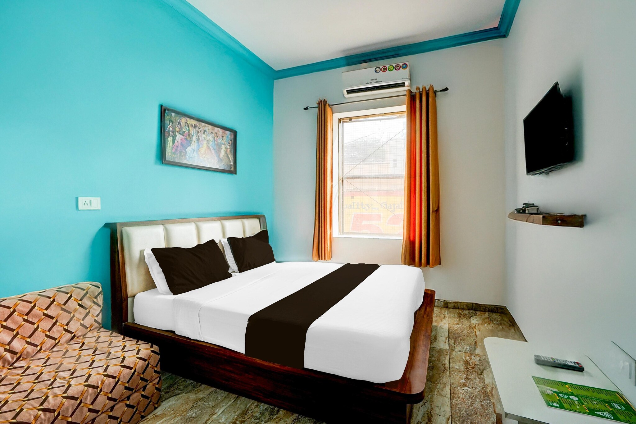 Comfortable Accommodations: Super Collection O Salasar Balaji Temple Formerly Keshav Mahal in Churu offers family rooms with air-conditioning, private bathrooms, and free WiFi. Each room includes a work desk, seating area, TV, and wardrobe.

Dining Experience: The hotel features a family-friendly restaurant serving Indian cuisine in a traditional, modern, and romantic ambience. Guests can enjoy lunch and dinner in a comfortable setting.

Convenient Facilities: The property provides a 24-hour front desk, housekeeping, laundry, room service, and luggage storage. Additional amenities include free toiletries, shower, dressing room, and tiled floors.

Location and Access: Located 158 km from Kishangarh Airport, the hotel offers easy access to local attractions.

Couples in particular like the location – they rated it 8.4 for a two-person trip.

Unmarried couples are warmly welcome at this property.
Guests with local ID proof are warmly welcome.
Early Check-In Policy: A full day’s room rate will be charged for check-ins before 6:00 AM. Complimentary early check-in is available between 6:00 AM and 10:00 AM, subject to room availability.
Check-in is only available to guests aged 18 and above. Please provide a government-issued ID to confirm your age.
