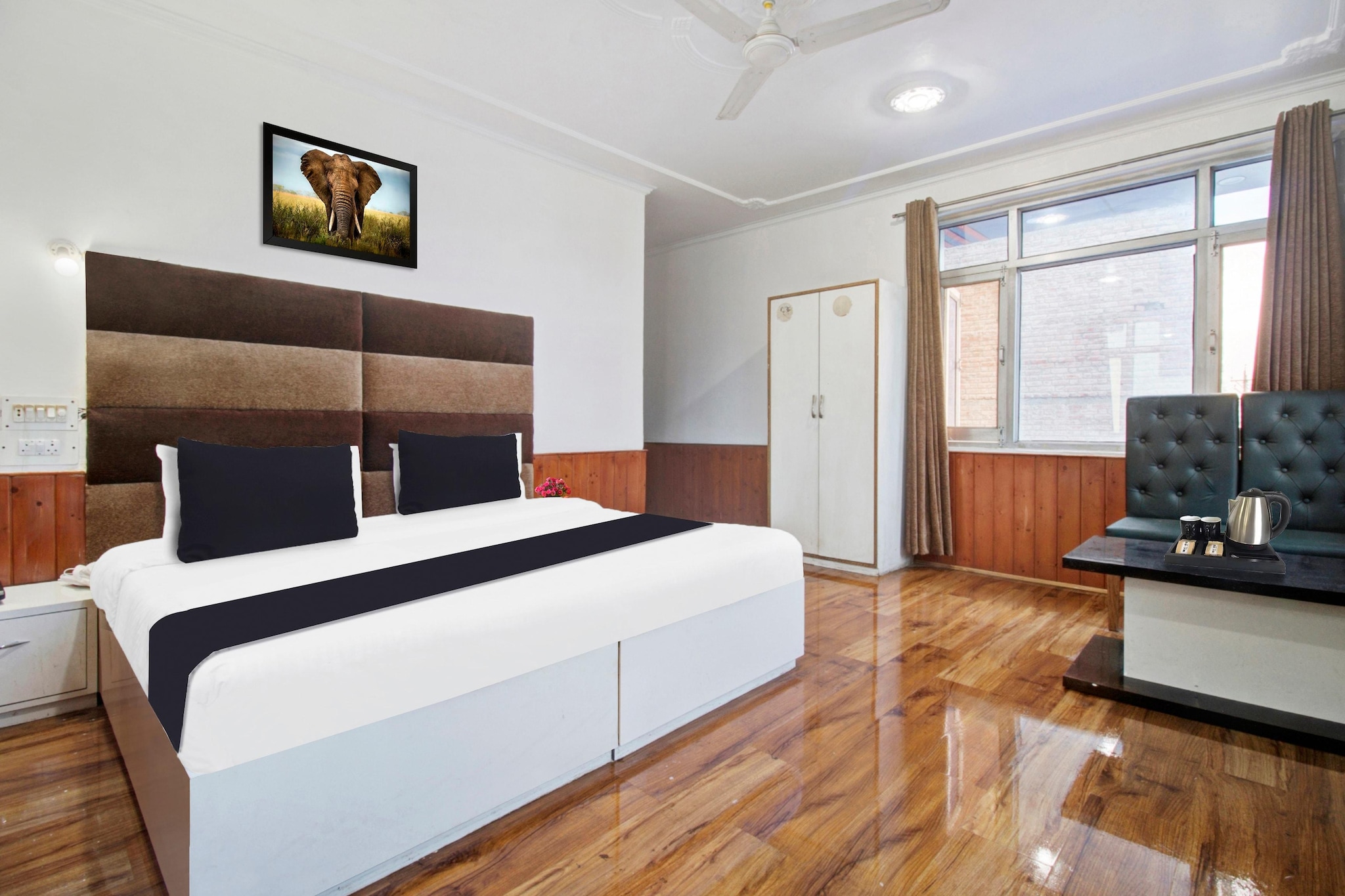 Comfortable Accommodations: Hotel O Zero Bridge Formerly New Time Star in Srinagar offers family rooms with private bathrooms, work desks, and seating areas. Each room includes free toiletries, a bath or shower, TV, and wardrobe.

Essential Facilities: Guests enjoy free WiFi, a 24-hour front desk, housekeeping service, room service, and luggage storage. The hotel provides continental and Ã  la carte breakfast options.

Prime Location: Located 13 km from Srinagar Airport, the hotel is near attractions such as Tughlaqabad Fort (3.4 km), Qutub Minar (4.8 km), and Humayun's Tomb (11 km).

Unmarried couples are warmly welcome at this property.
Guests with local ID proof are warmly welcome.
Early Check-In Policy: A full dayâ€™s room rate will be charged for check-ins before 6:00 AM. Complimentary early check-in is available between 6:00 AM and 10:00 AM, subject to room availability.
Check-in is only available to guests aged 18 and above. Please provide a government-issued ID to confirmÂ yourÂ age.
