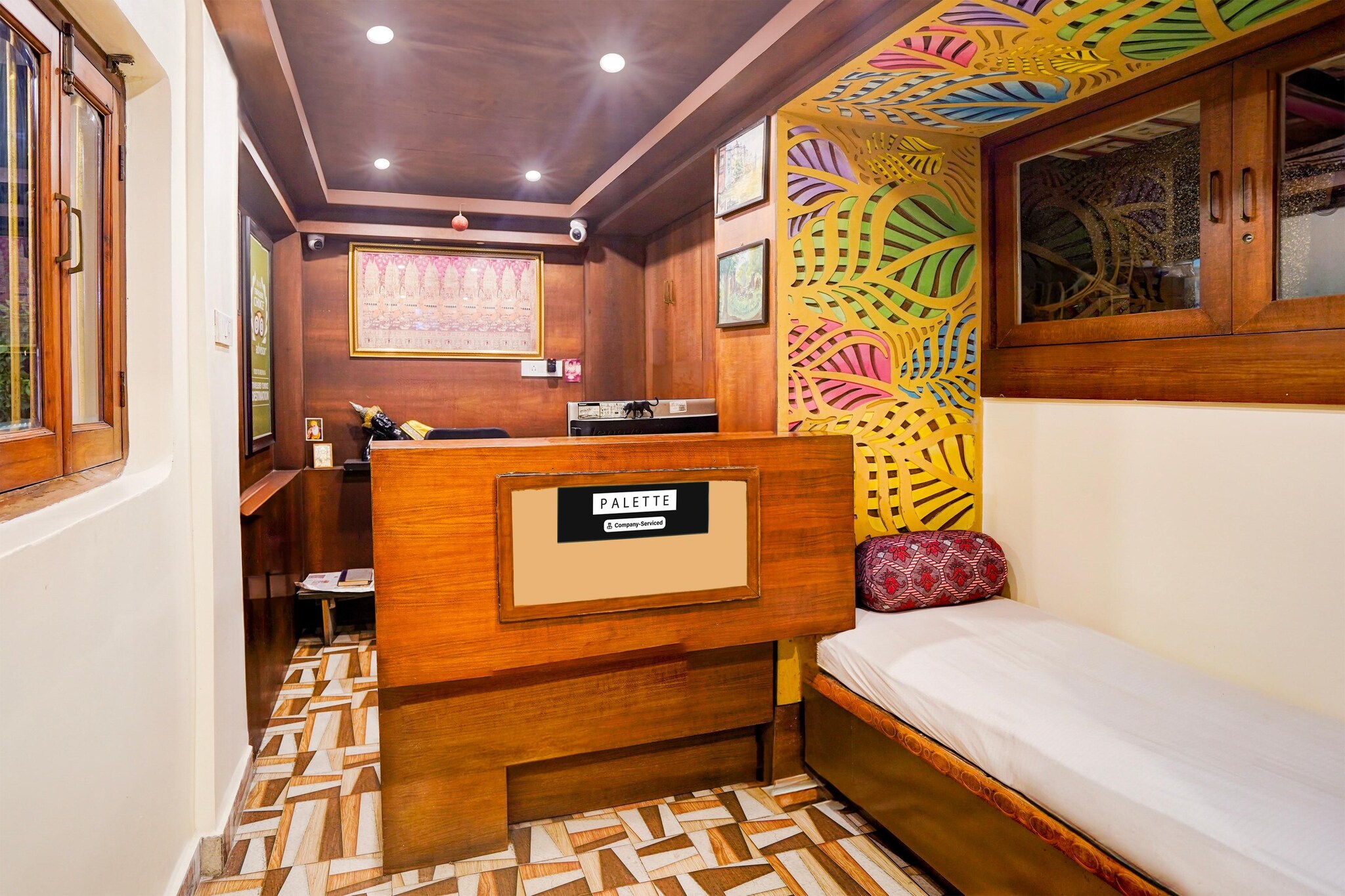 Ground floor: (bedroom(double bed, TV, seating area, air conditioning, telephone, Floor mattress), bathroom(bathtub or shower, shower, washbasin, toilet, Towels incl., shampoo, body soap, hot water), electric kettle, lift)