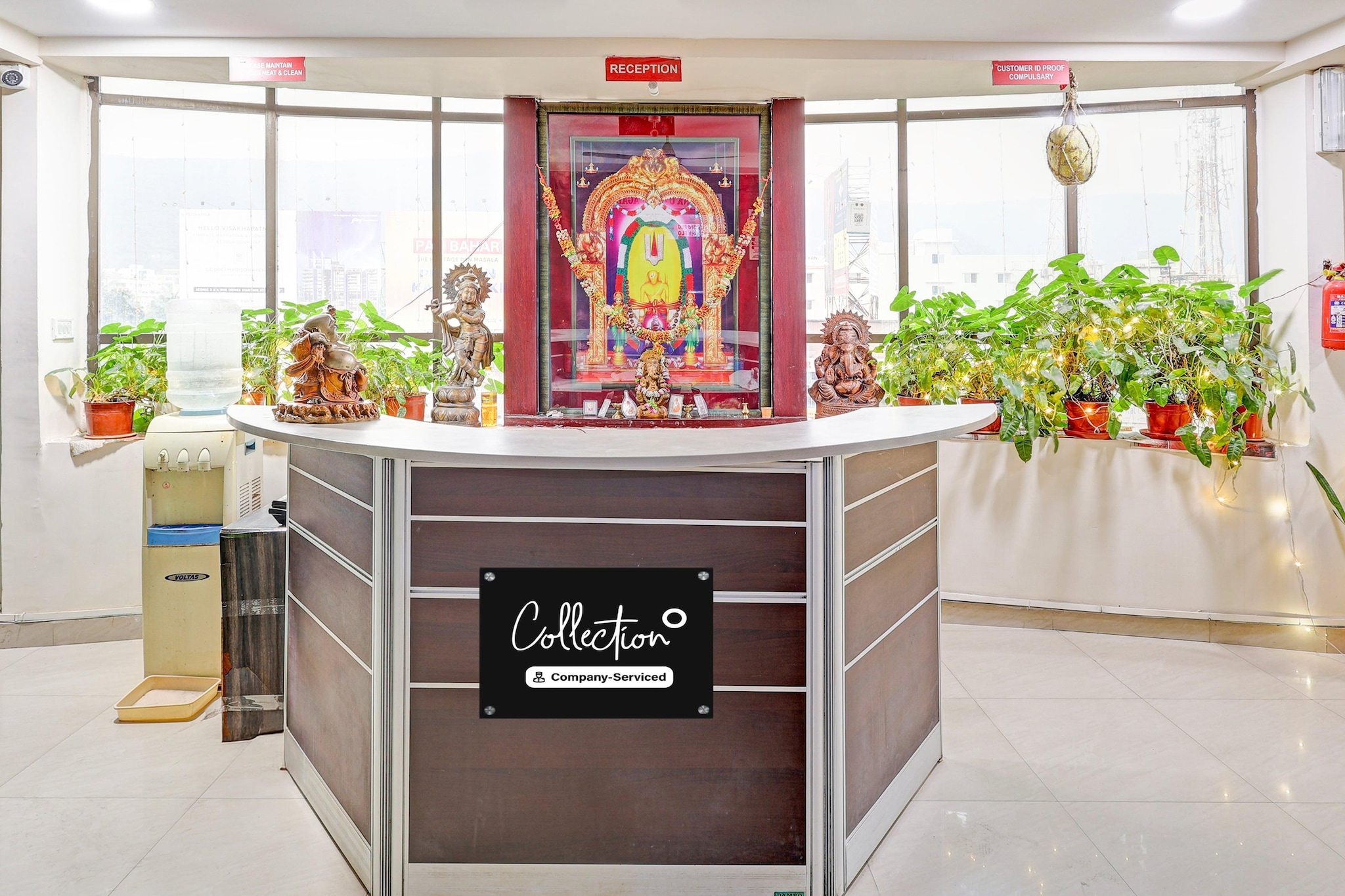 Ground floor: (bedroom(double bed, TV, seating area, air conditioning, Towels incl., telephone), bathroom(bathtub or shower, shower, washbasin, toilet, shampoo, body soap, hot water), parking, lift, Laundry Package for a fee)