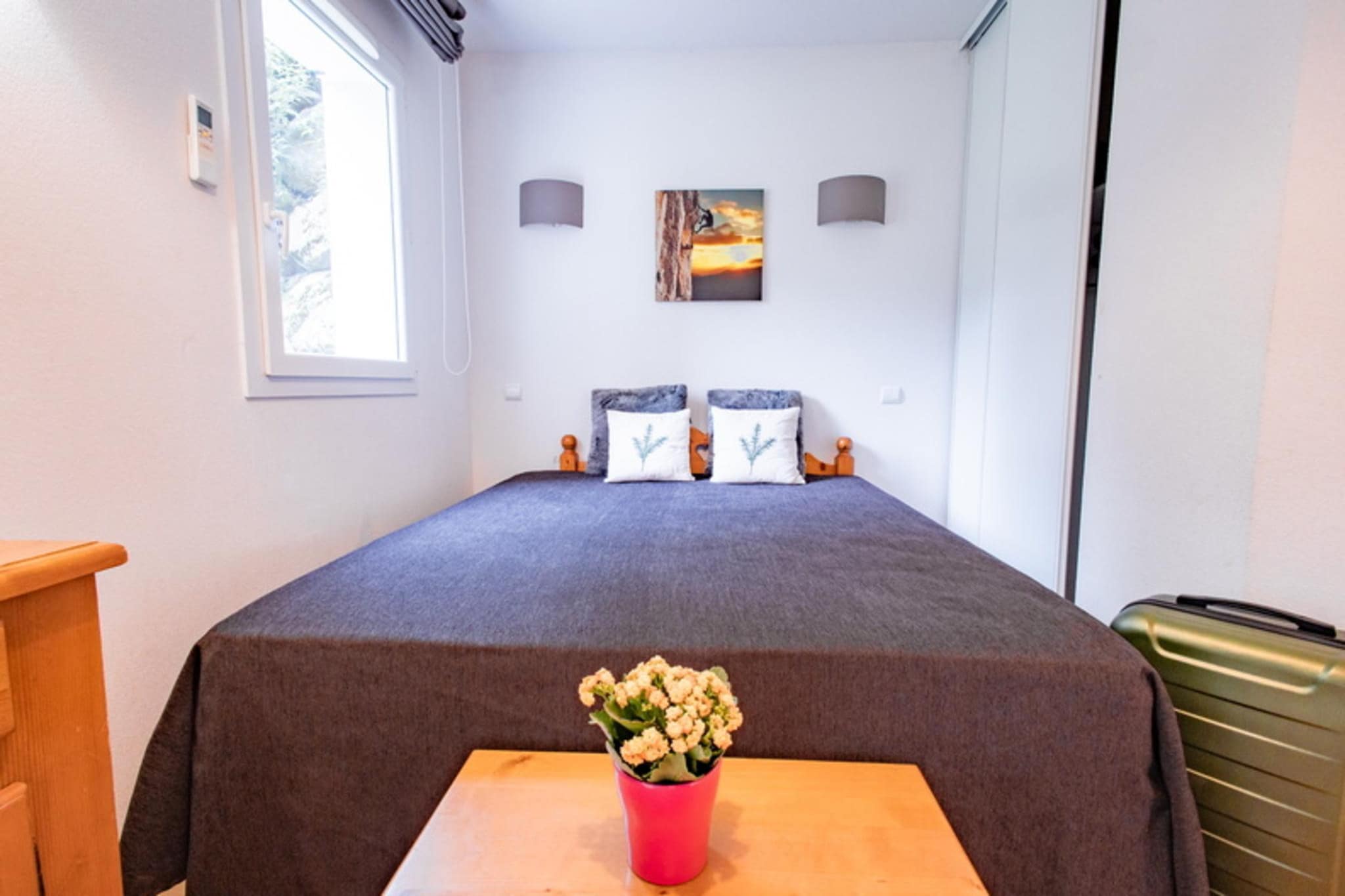 Living room(double sofa bed, TV, dining table, seating area), open kitchen(hob(electric), electric kettle, toaster, coffee machine, microwave, fridge-freezer), bedroom(double bed(160 x 200 cm)), bathroom(bathtub or shower, washbasin, toilet, hairdryer), Internet access, air conditioning, terrace, parking, swimming pool(shared with other guests, outside)