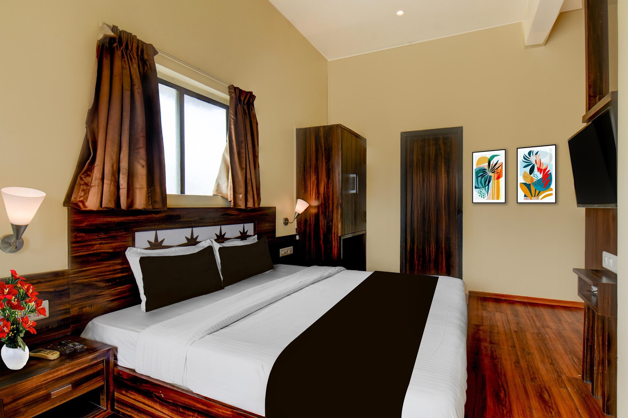 Comfortable Accommodations: Townhouse Oak Sinhgad Road Crossway Formerly Popular Hotel in Pune offers family rooms with air-conditioning, private bathrooms, work desks, and free WiFi. Each room includes a TV, wardrobe, and tiled floors.

Exceptional Facilities: Guests can enjoy an indoor swimming pool, fitness centre, and a family-friendly restaurant serving Indian cuisine. Additional amenities include a lounge, lift, 24-hour front desk, housekeeping, room service, and luggage storage.

Prime Location: Located 17 km from Pune International Airport, the hotel is near attractions such as Raja Dinkar Kelkar Museum (6 km), Fergusson College (7 km), and Bund Garden (12 km). Free toiletries and a seating area enhance the stay.

Early Check-In Policy: A full day’s room rate will be charged for check-ins before 6:00 AM. Complimentary early check-in is available between 6:00 AM and 10:00 AM, subject to room availability.
Check-in is only available to guests aged 18 and above. Please provide a government-issued ID to confirm your age.
