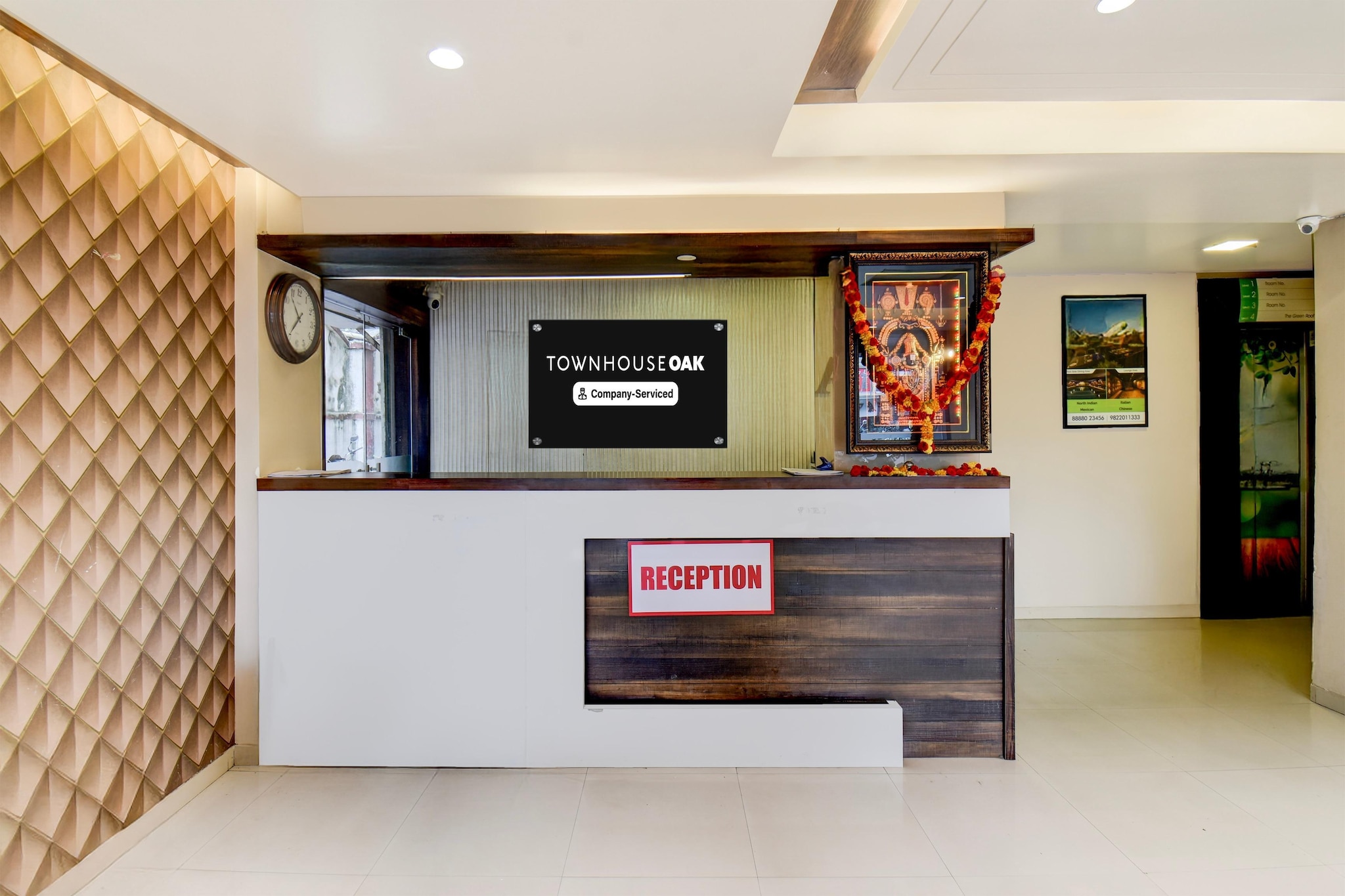 Ground floor: (bedroom(double bed, TV, seating area, air conditioning, Towels incl., telephone), bathroom(bathtub or shower, shower, washbasin, toilet, shampoo, body soap, hot water), lift)
