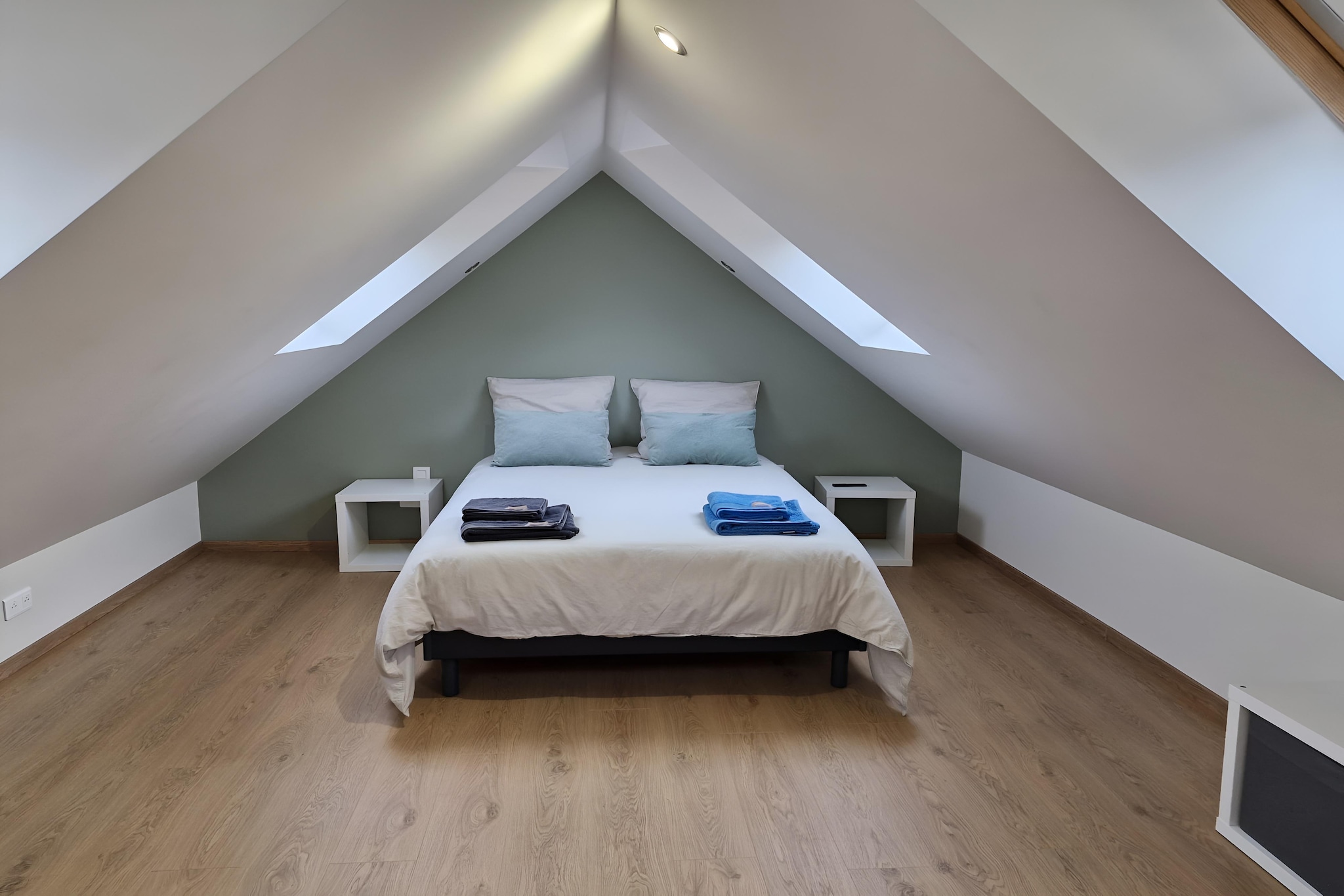 Maison de ville avec terrasse/jardin Guerlesquin