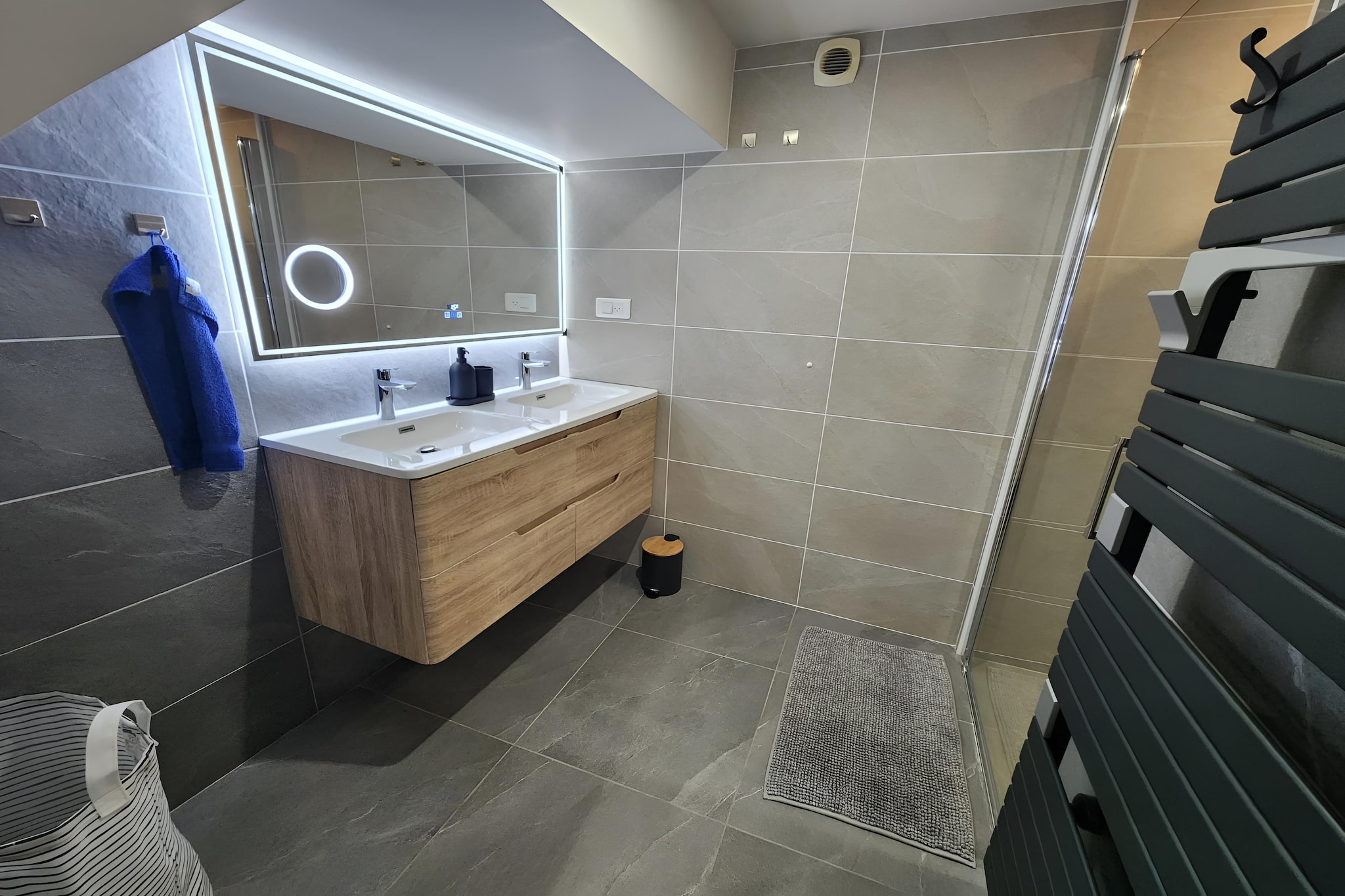 Maison de ville avec terrasse/jardin Guerlesquin-Badkamer