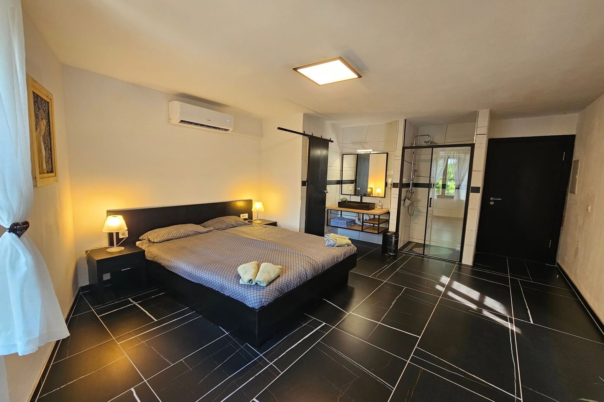 Lisko Vacation House -  Five Bedroom Holiday Home with Private Pool-Schlafzimmer