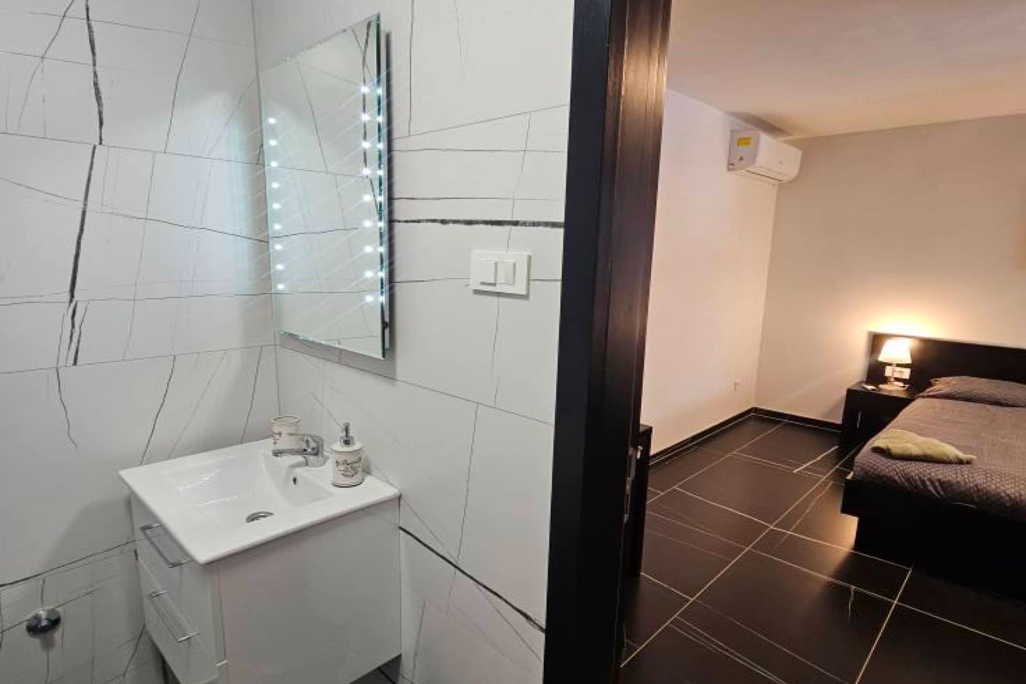 Lisko Vacation House -  Five Bedroom Holiday Home with Private Pool-Badezimmer
