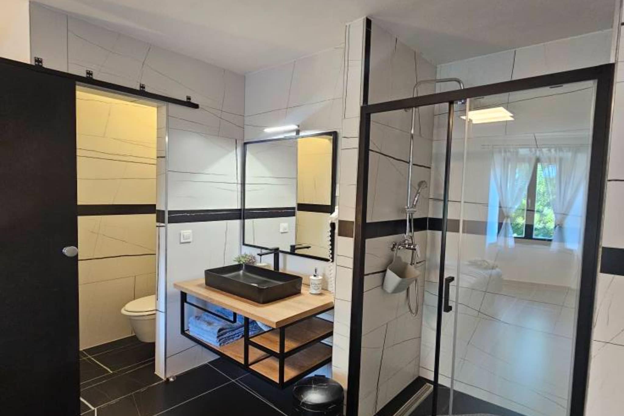 Lisko Vacation House -  Five Bedroom Holiday Home with Private Pool-Badezimmer